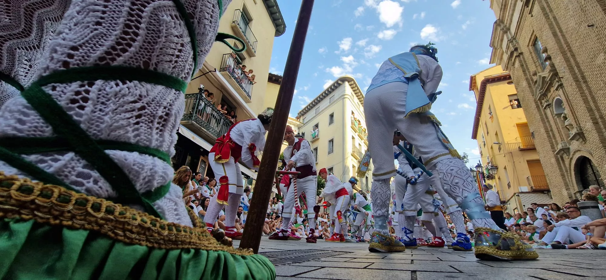 Danzantes la mañana del día 10 de agosto. Foto Myriam Martínez