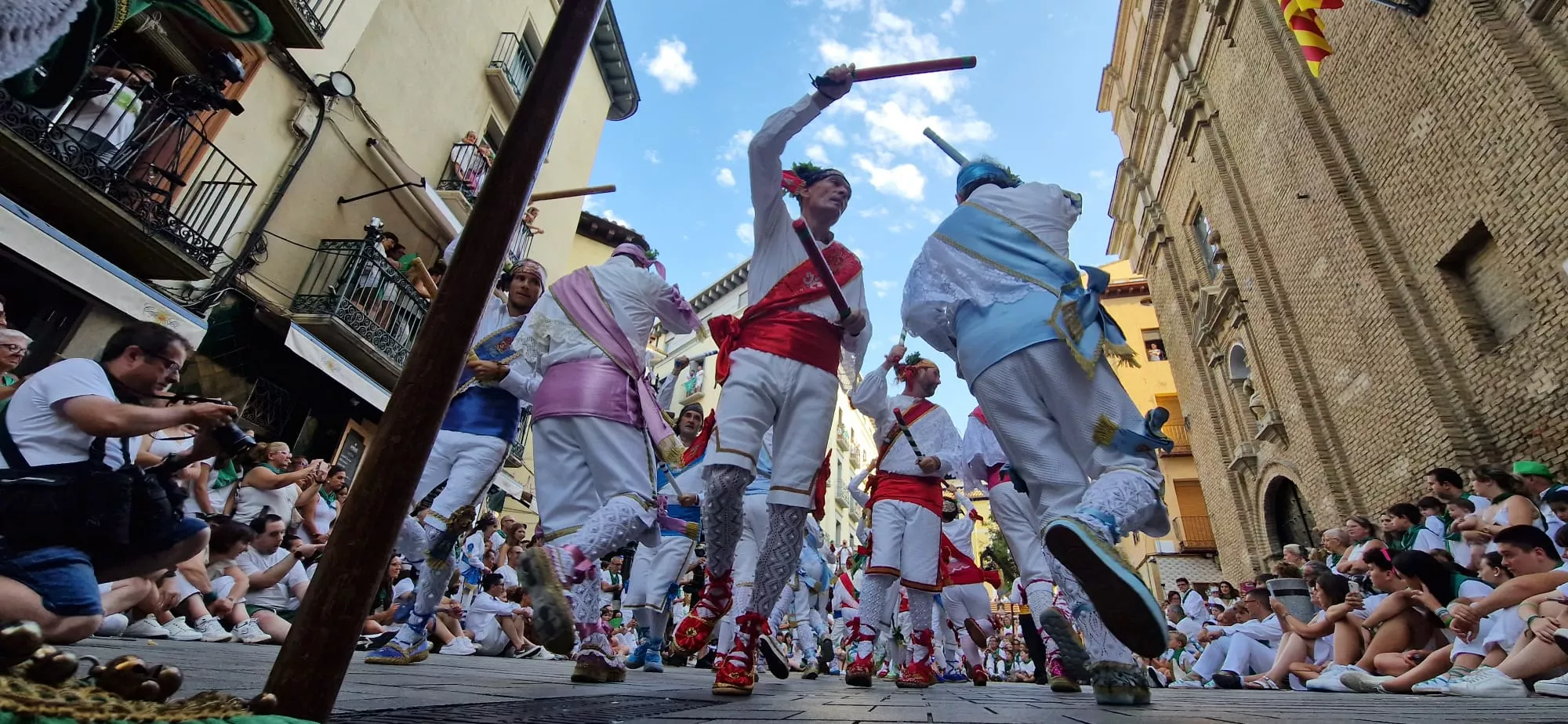 Danzantes la mañana del día 10 de agosto. Foto Myriam Martínez Danzantes la mañana del día 10 de agosto. Foto Myriam Martínez
