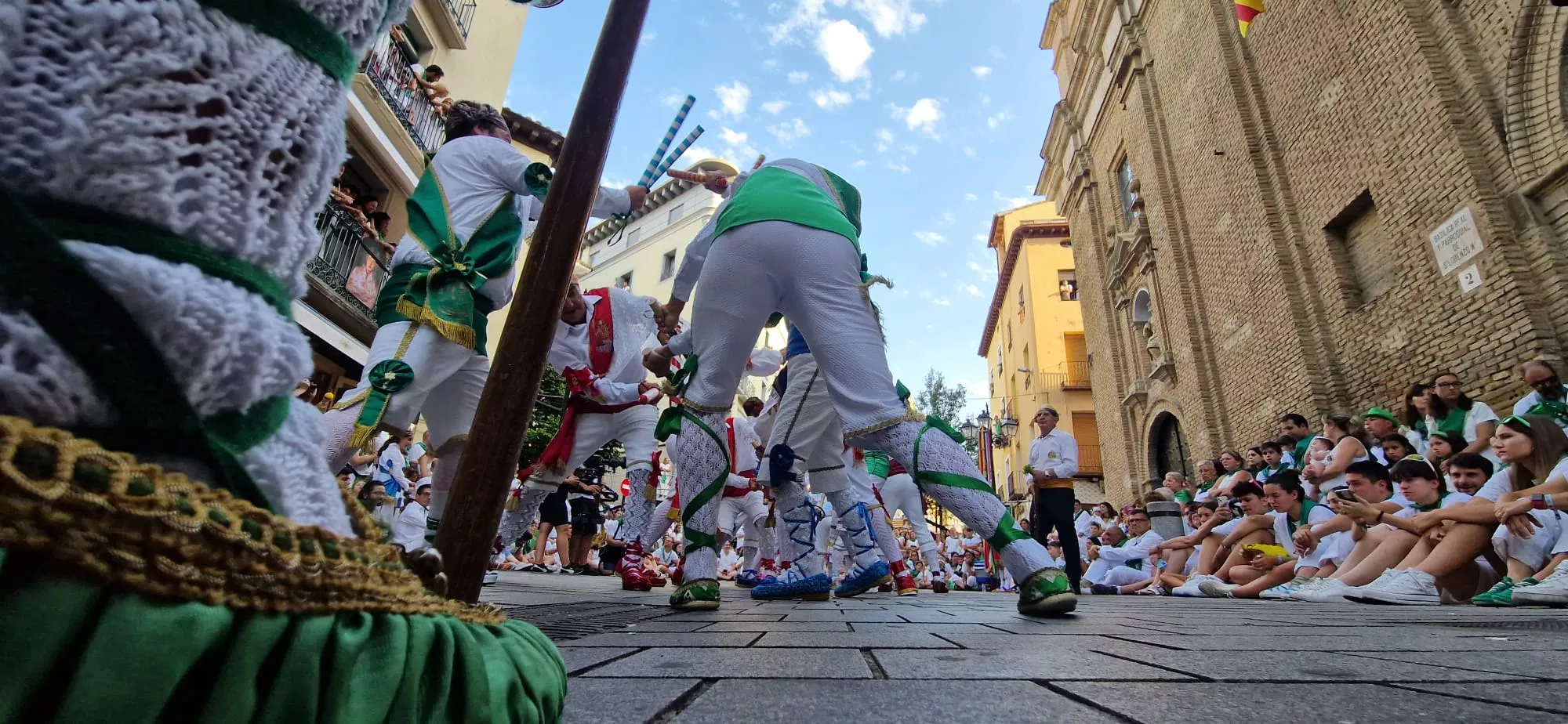 Danzantes la mañana del día 10 de agosto. Foto Myriam Martínez