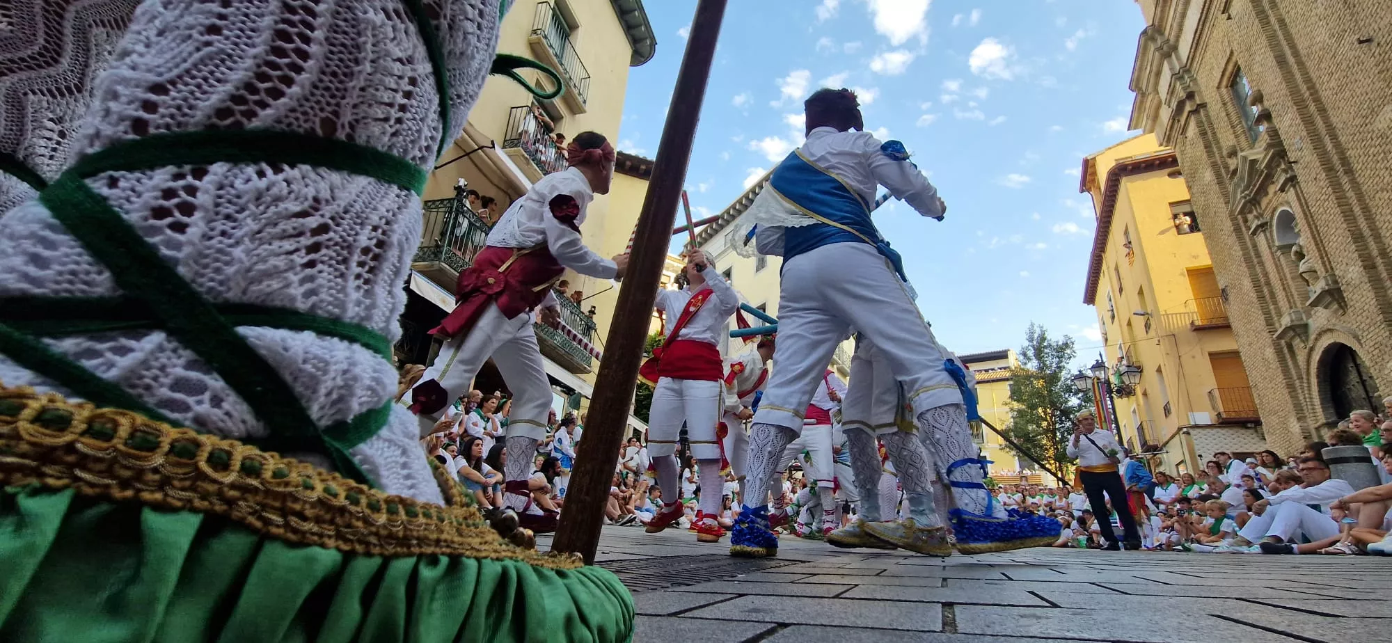 Danzantes la mañana del día 10 de agosto. Foto Myriam Martínez