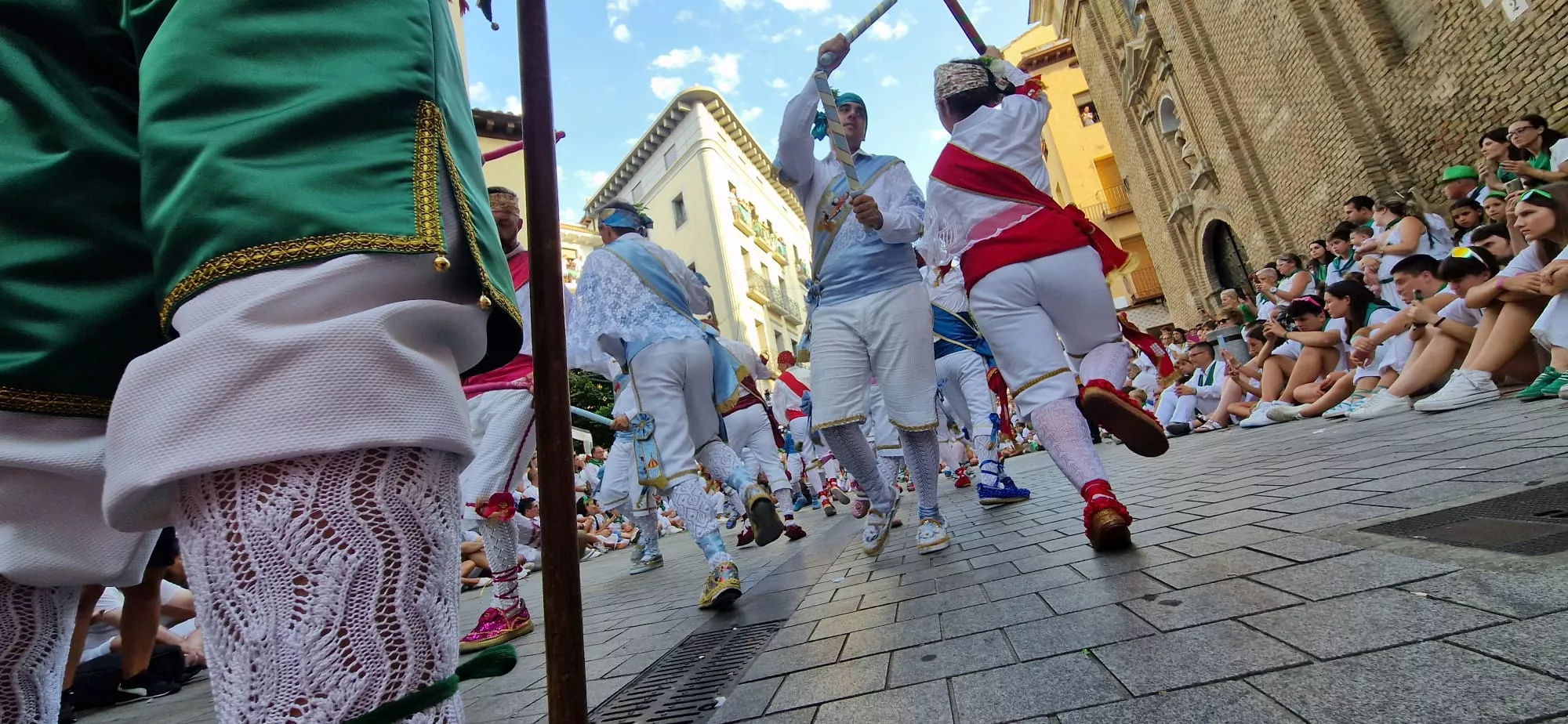 Danzantes la mañana del día 10 de agosto. Foto Myriam Martínez