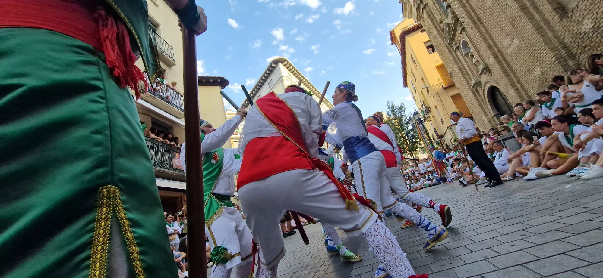 Danzantes la mañana del día 10 de agosto. Foto Myriam Martínez
