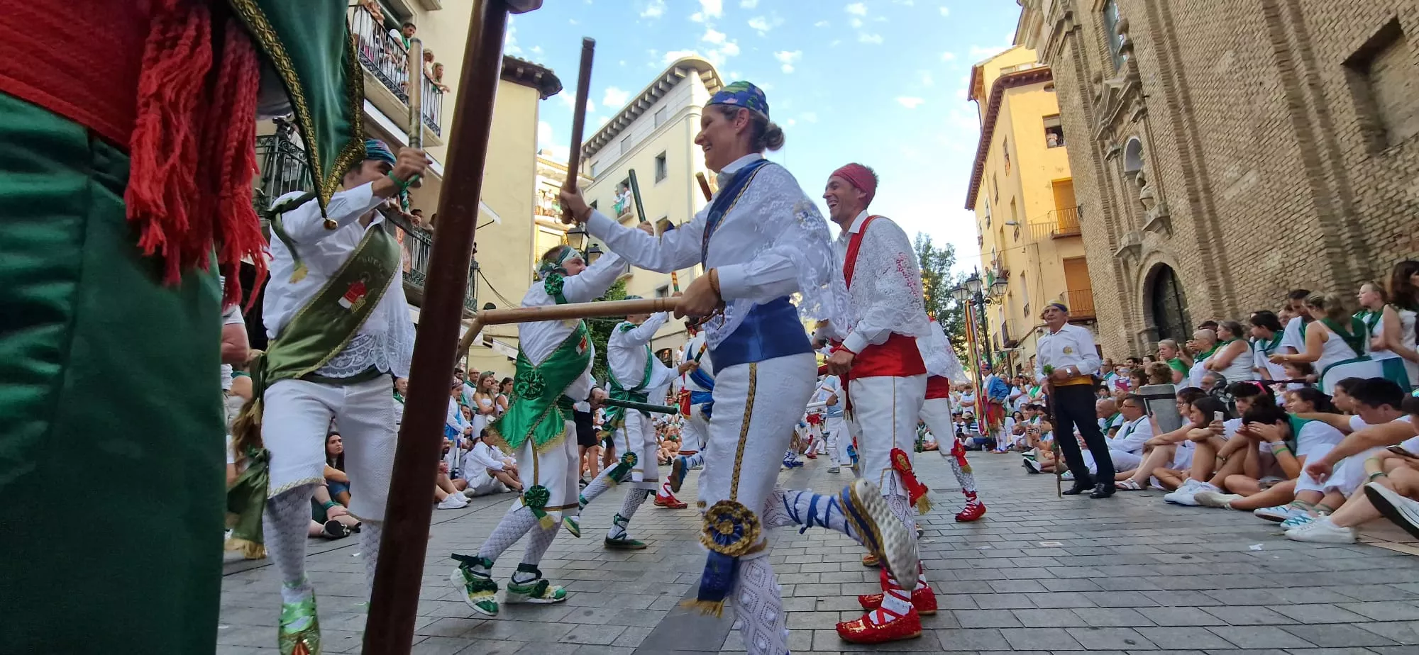 Danzantes la mañana del día 10 de agosto. Foto Myriam Martínez