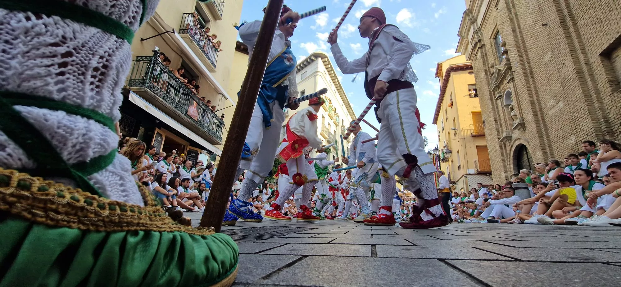 Danzantes la mañana del día 10 de agosto. Foto Myriam Martínez
