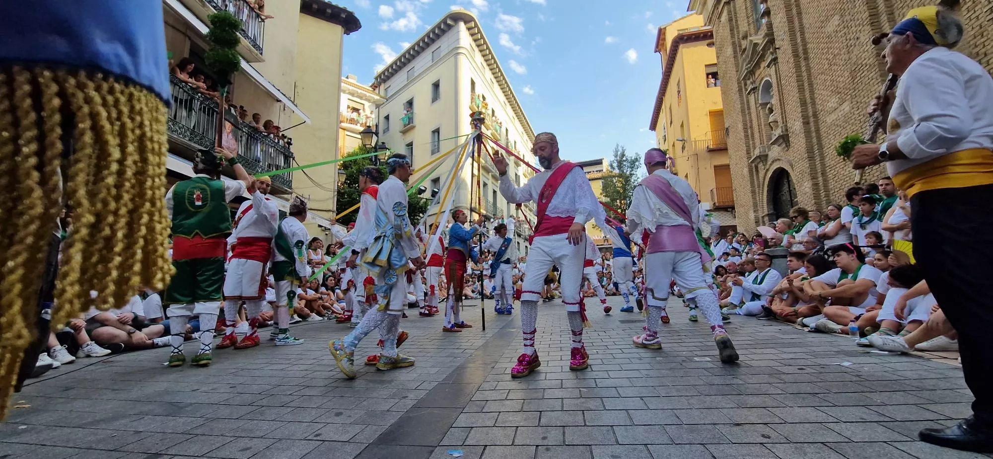 Danzantes la mañana del día 10 de agosto. Foto Myriam Martínez
