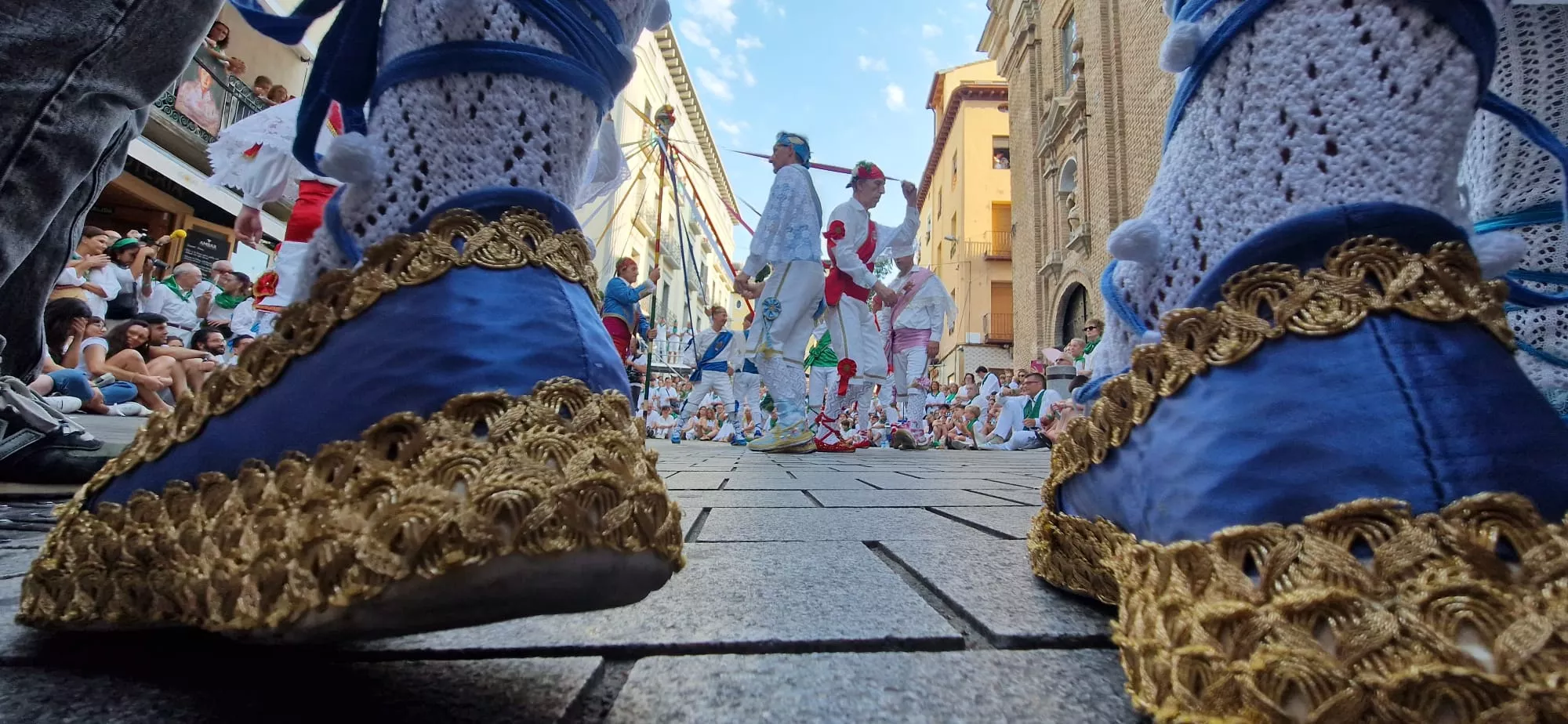 Danzantes la mañana del día 10 de agosto. Foto Myriam Martínez