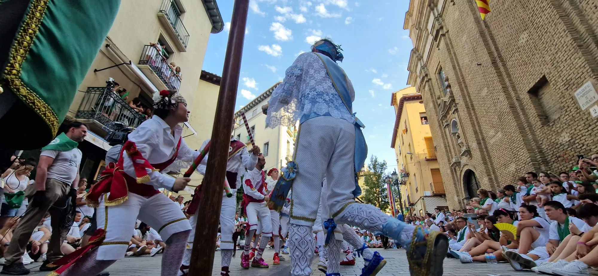 Danzantes la mañana del día 10 de agosto. Foto Myriam Martínez