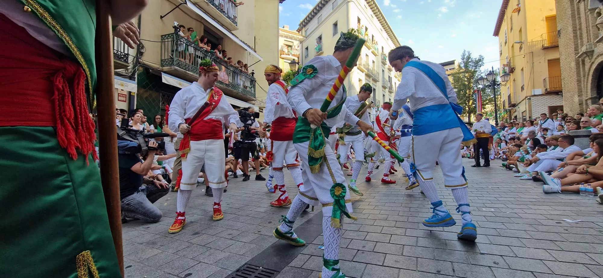 Danzantes la mañana del día 10 de agosto. Foto Myriam Martínez