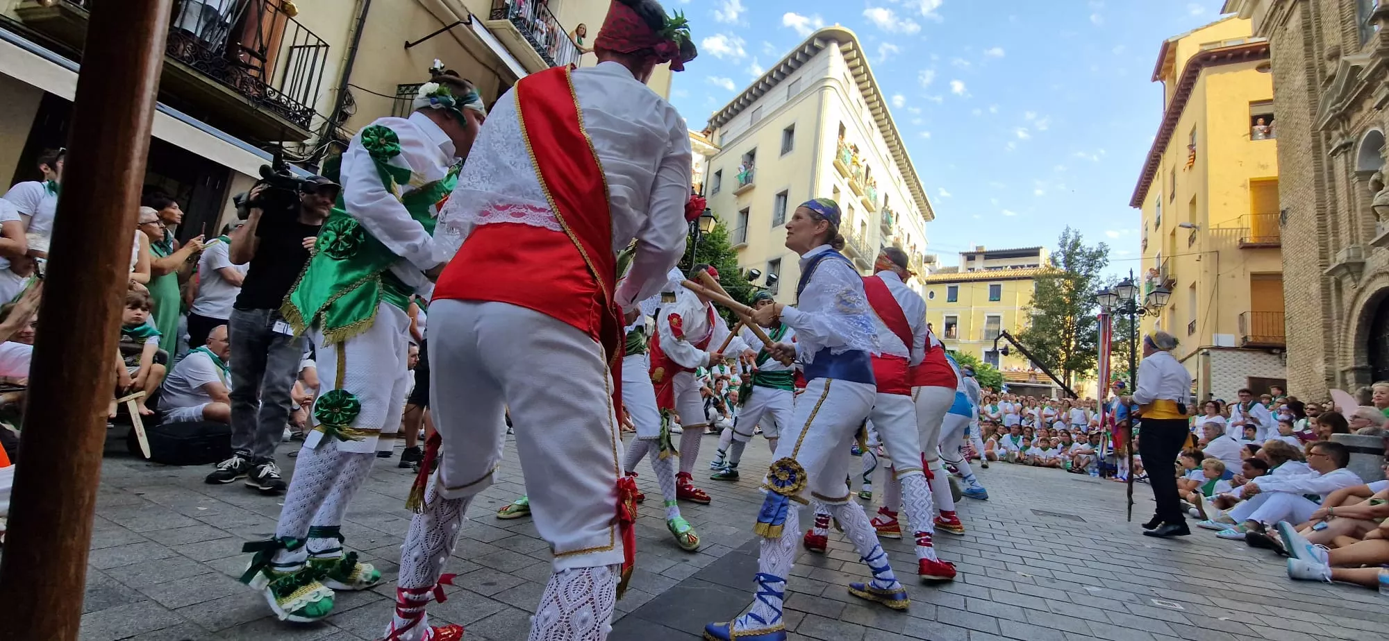 Danzantes la mañana del día 10 de agosto. Foto Myriam Martínez