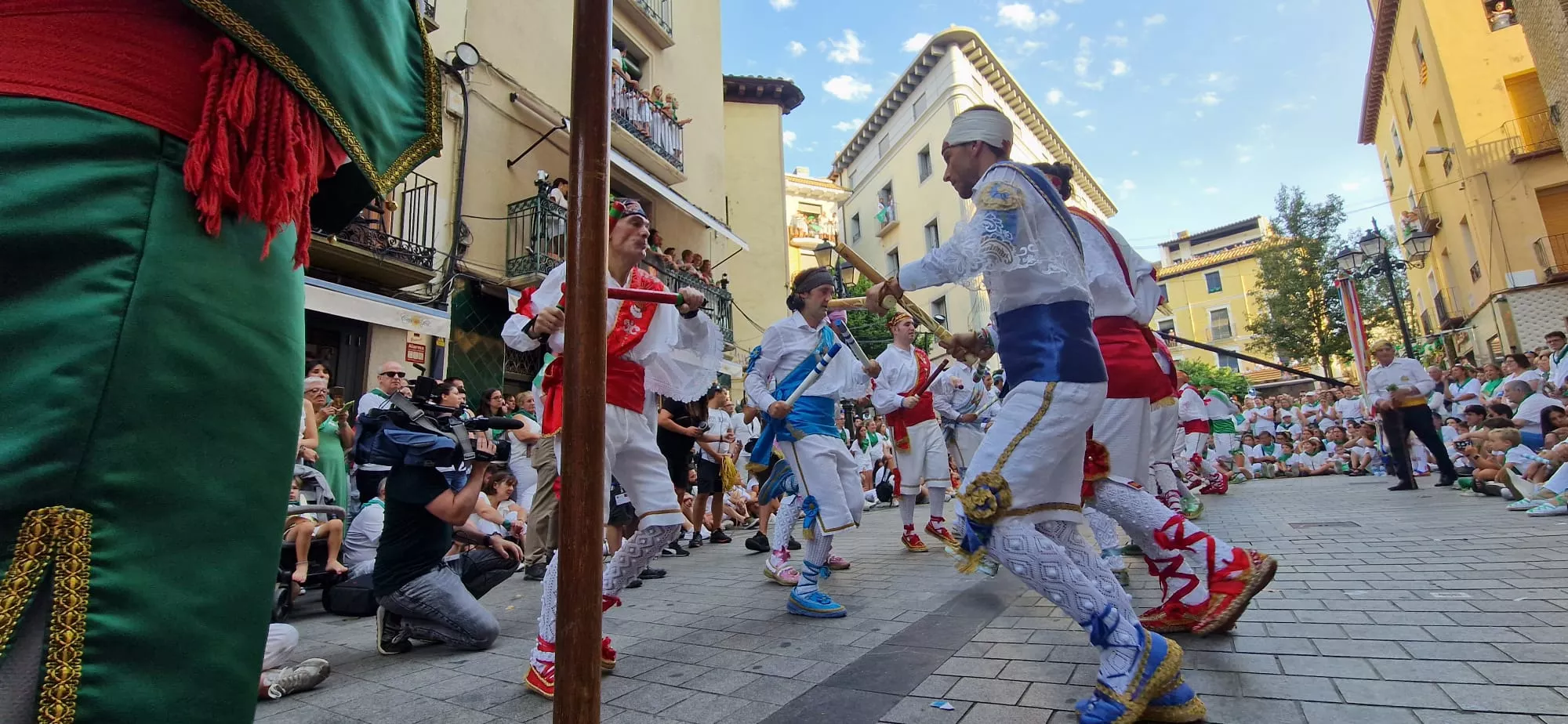Danzantes la mañana del día 10 de agosto. Foto Myriam Martínez
