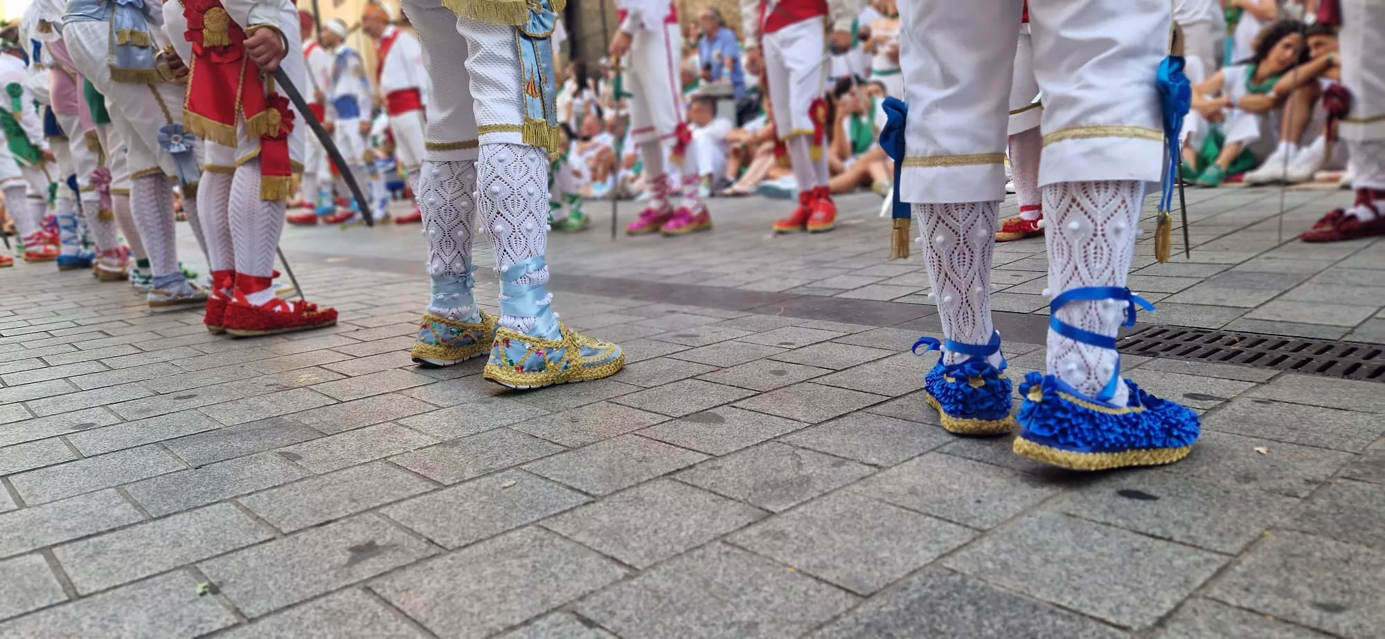 Danzantes la mañana del día 10 de agosto. Foto Myriam Martínez