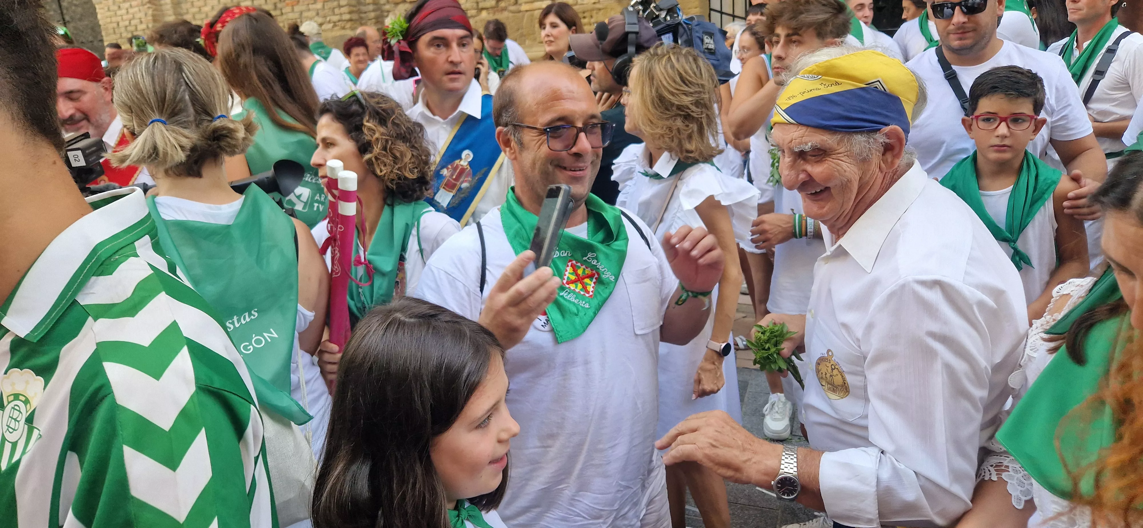 Danzantes la mañana del día 10 de agosto. Foto Myriam Martínez