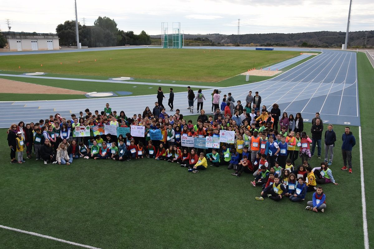 Doscientos escolares de 6º de Educación Primaria de Barbastro han participado en la jornada de convivencia ‘Deporte y mente sana’.