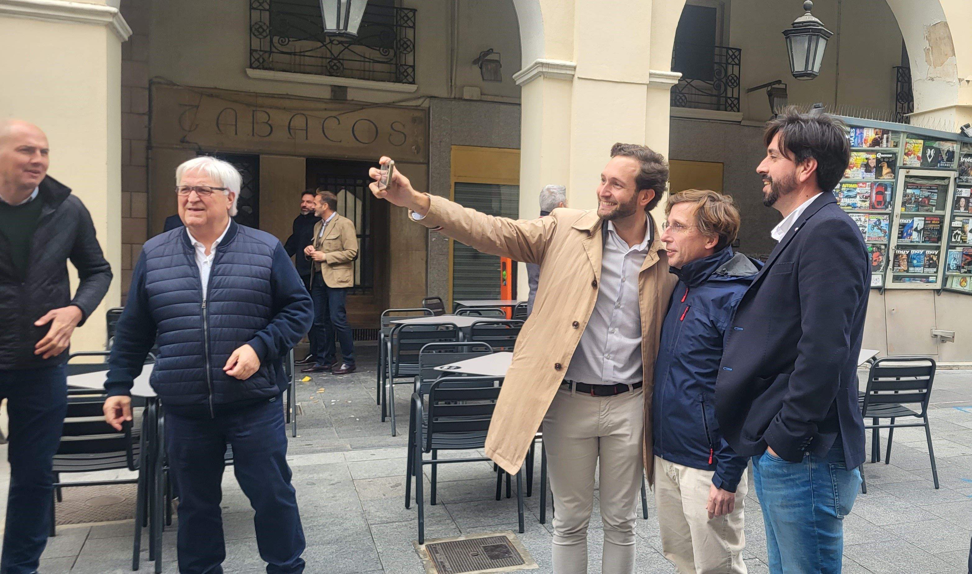 José Luis Martínez Almeida visita la ciudad de Huesca. Foto Myriam Martínez 