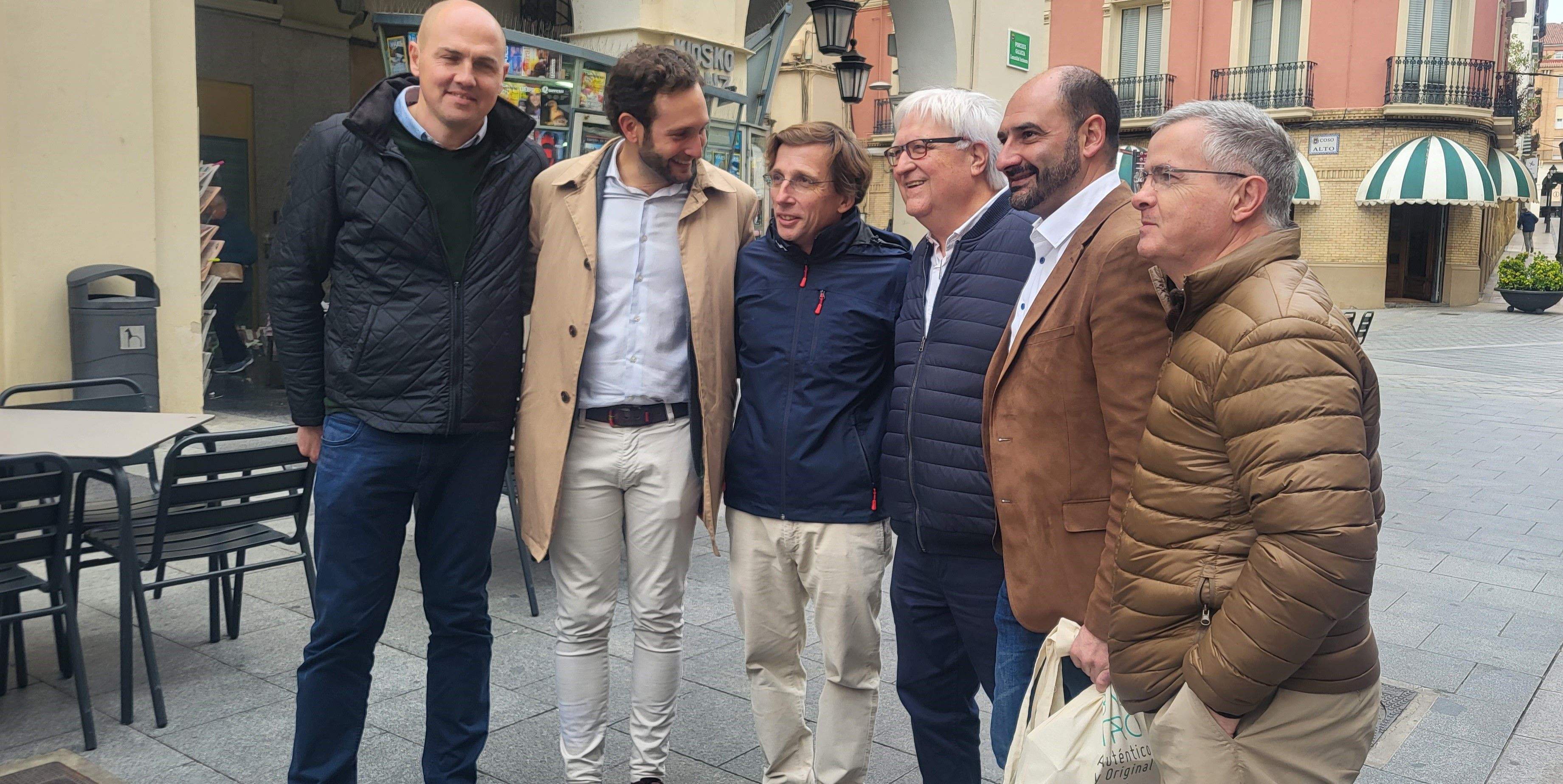 José Luis Martínez Almeida visita la ciudad de Huesca. Foto Myriam Martínez 