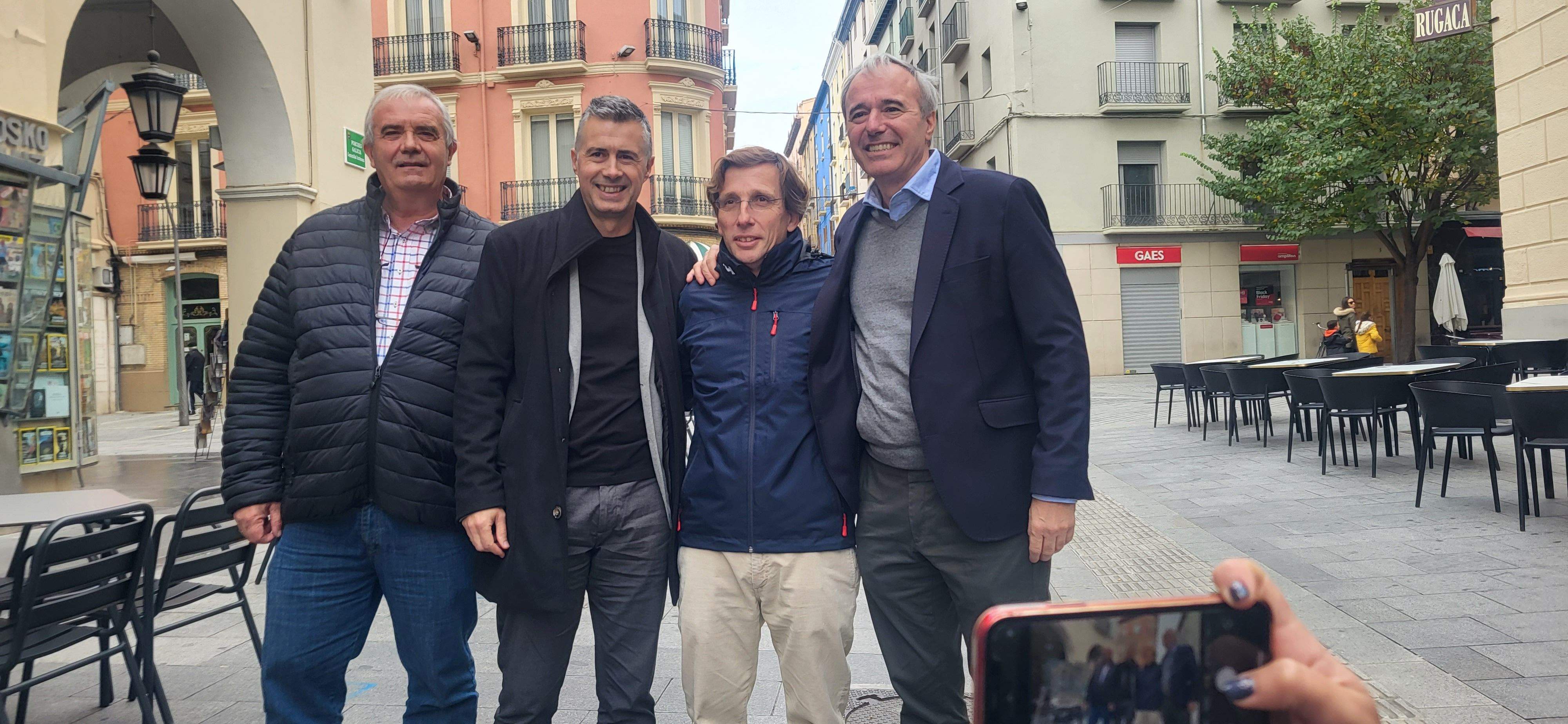 José Luis Martínez Almeida visita la ciudad de Huesca. Foto Myriam Martínez 