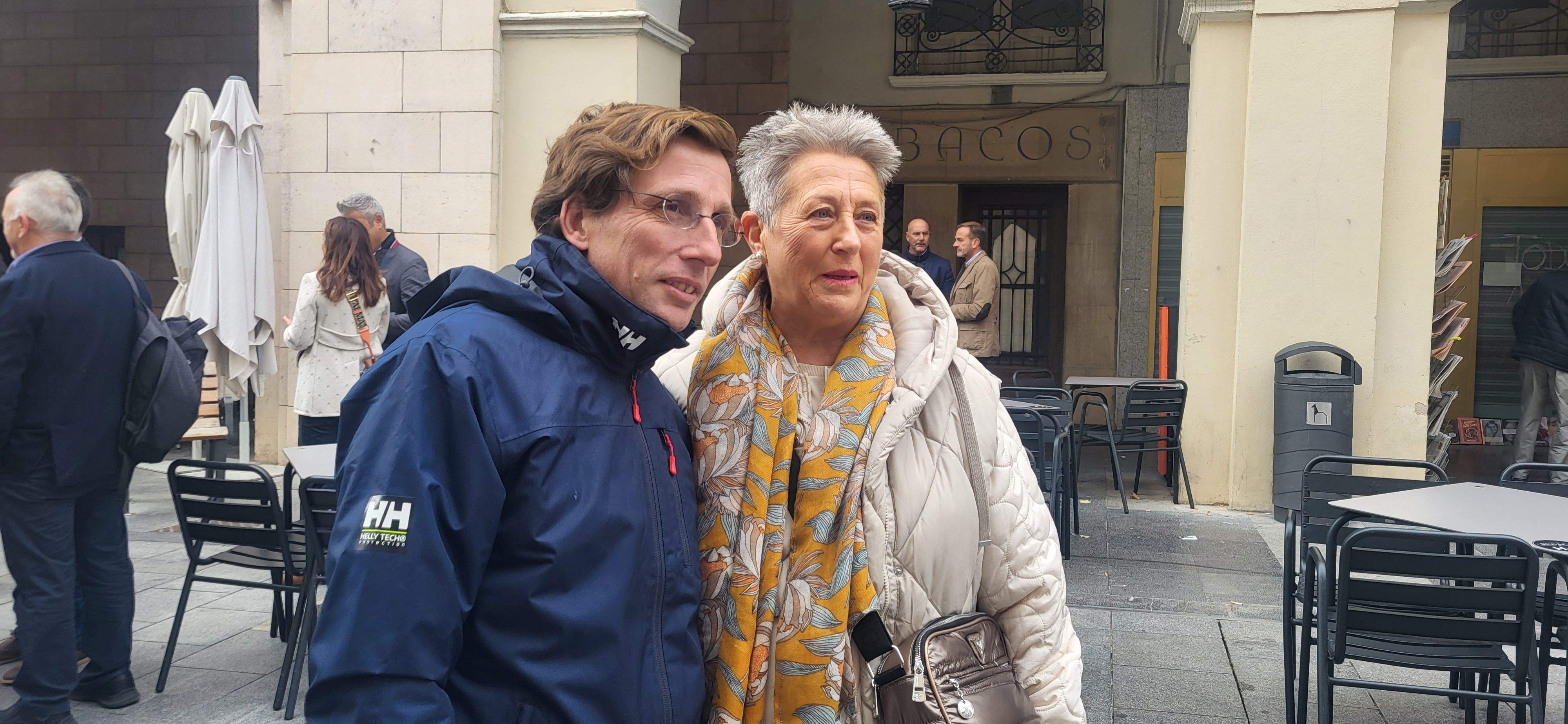 José Luis Martínez Almeida visita la ciudad de Huesca. Foto Myriam Martínez 