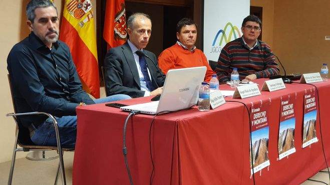 Mesa de debate sobre el cambio climático, en las VII Jornadas Derecho y Montaña Mesa de debate sobre el cambio climático, en las VII Jornadas Derecho y Montaña