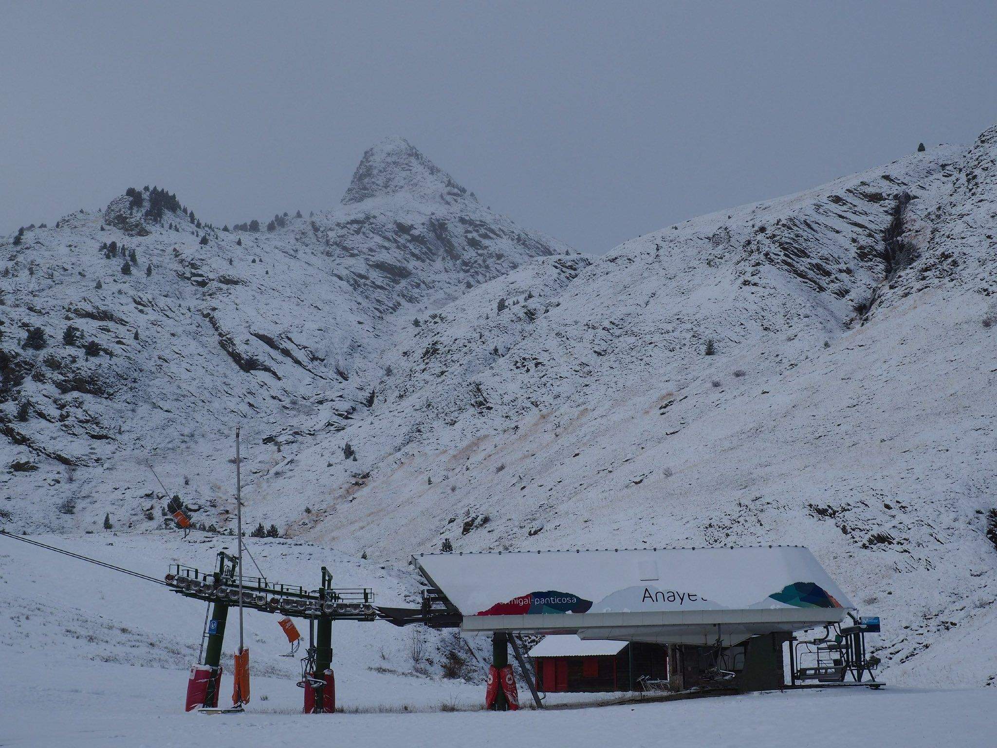 Aspecto nevado de la estación de Formigal este sábado