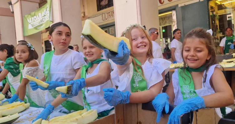 Concurrido almuerzo laurentino en la Fiesta del Mercado Concurrido almuerzo laurentino en la Fiesta del Mercado