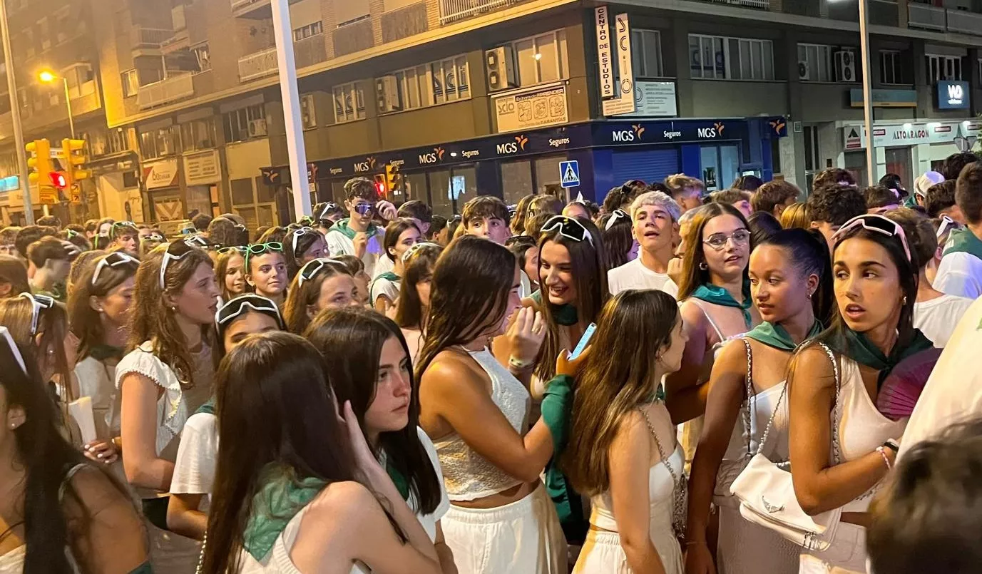 Salida de la plaza de toros con la Banda de Música y las charangas de las Peñas. Foto Mercedes Manterola