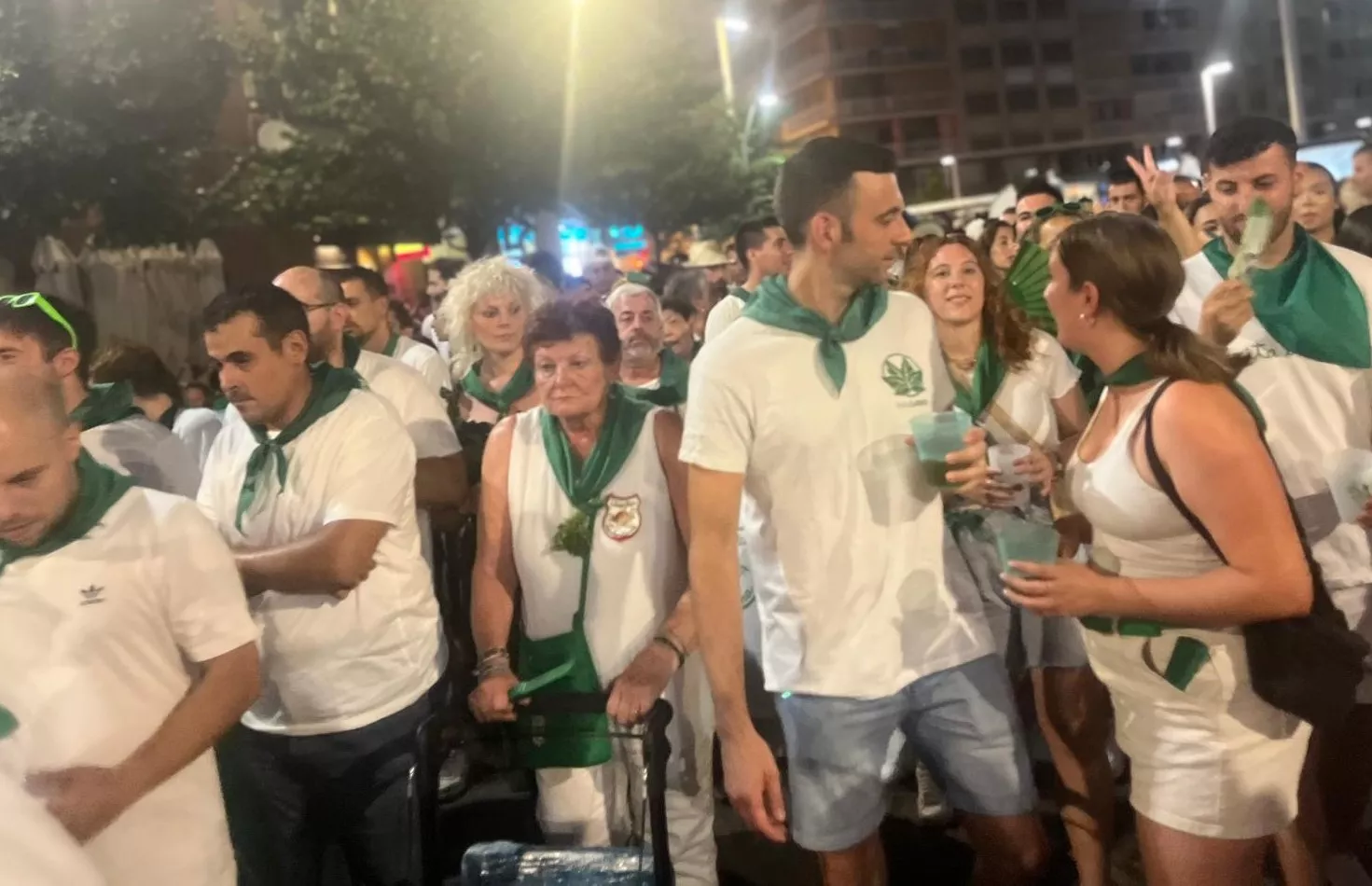 Salida de la plaza de toros con la Banda de Música y las charangas de las Peñas. Foto Mercedes Manterola