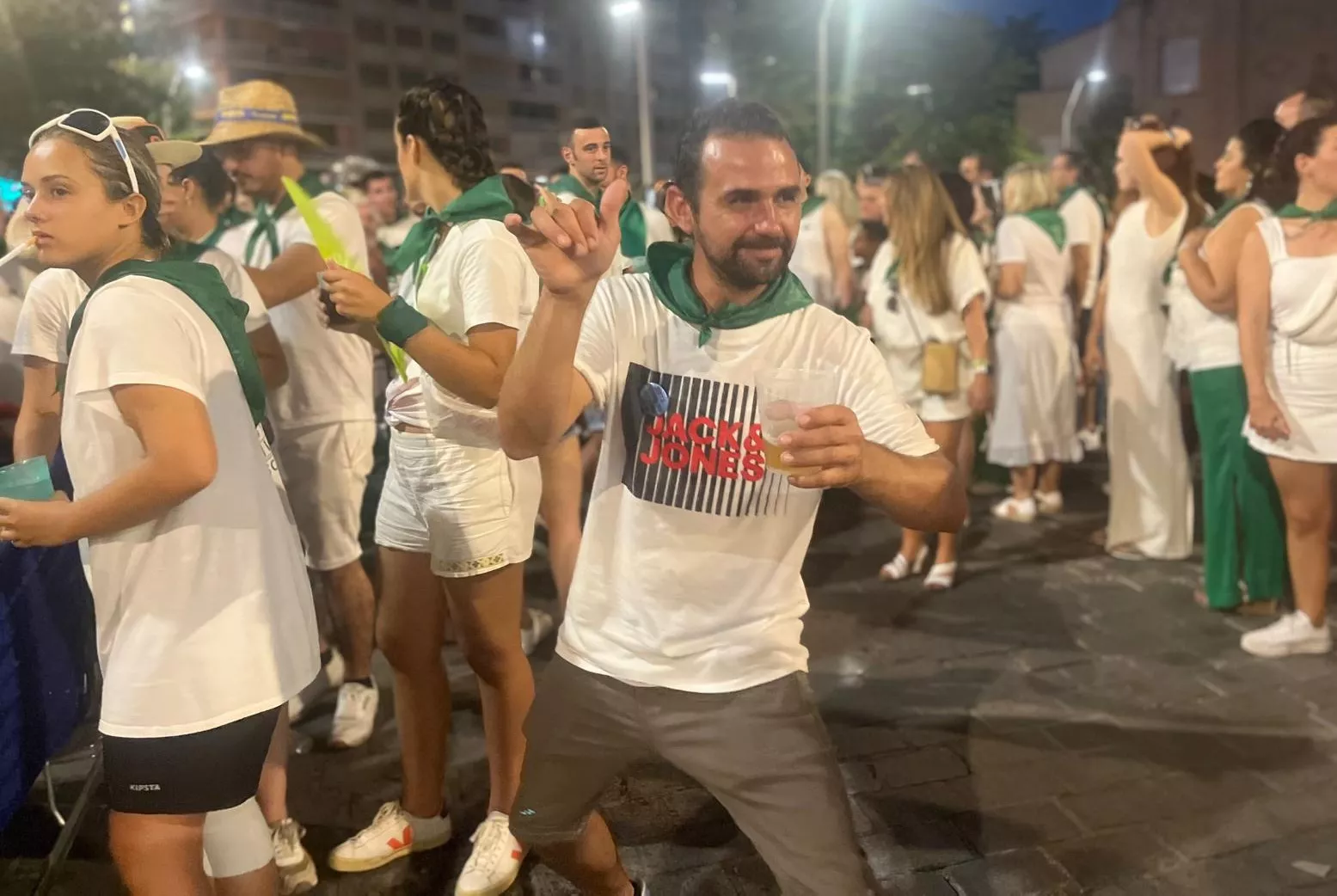 Salida de la plaza de toros con la Banda de Música y las charangas de las Peñas. Foto Mercedes Manterola