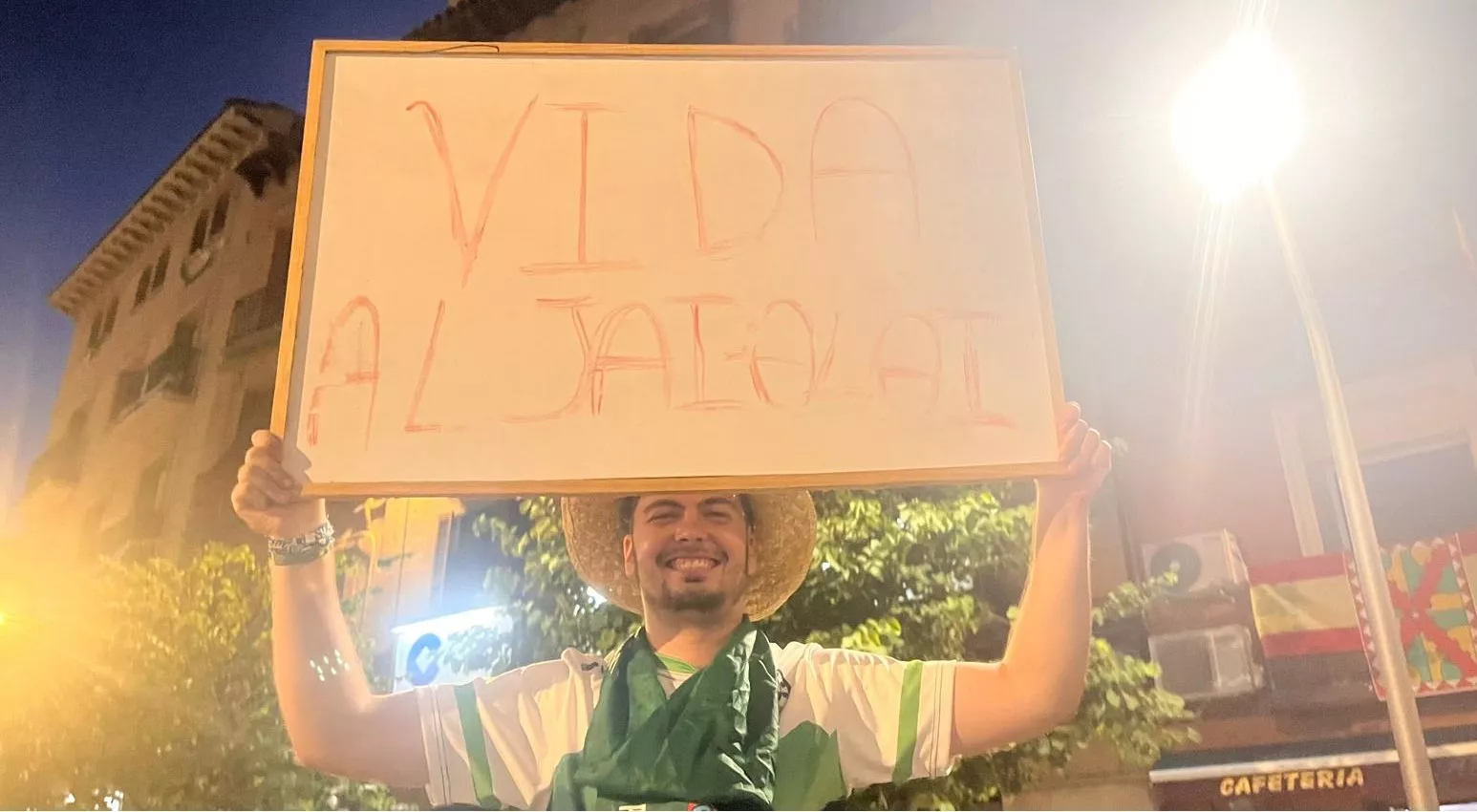 Salida de la plaza de toros con la Banda de Música y las charangas de las Peñas. Foto Mercedes Manterola