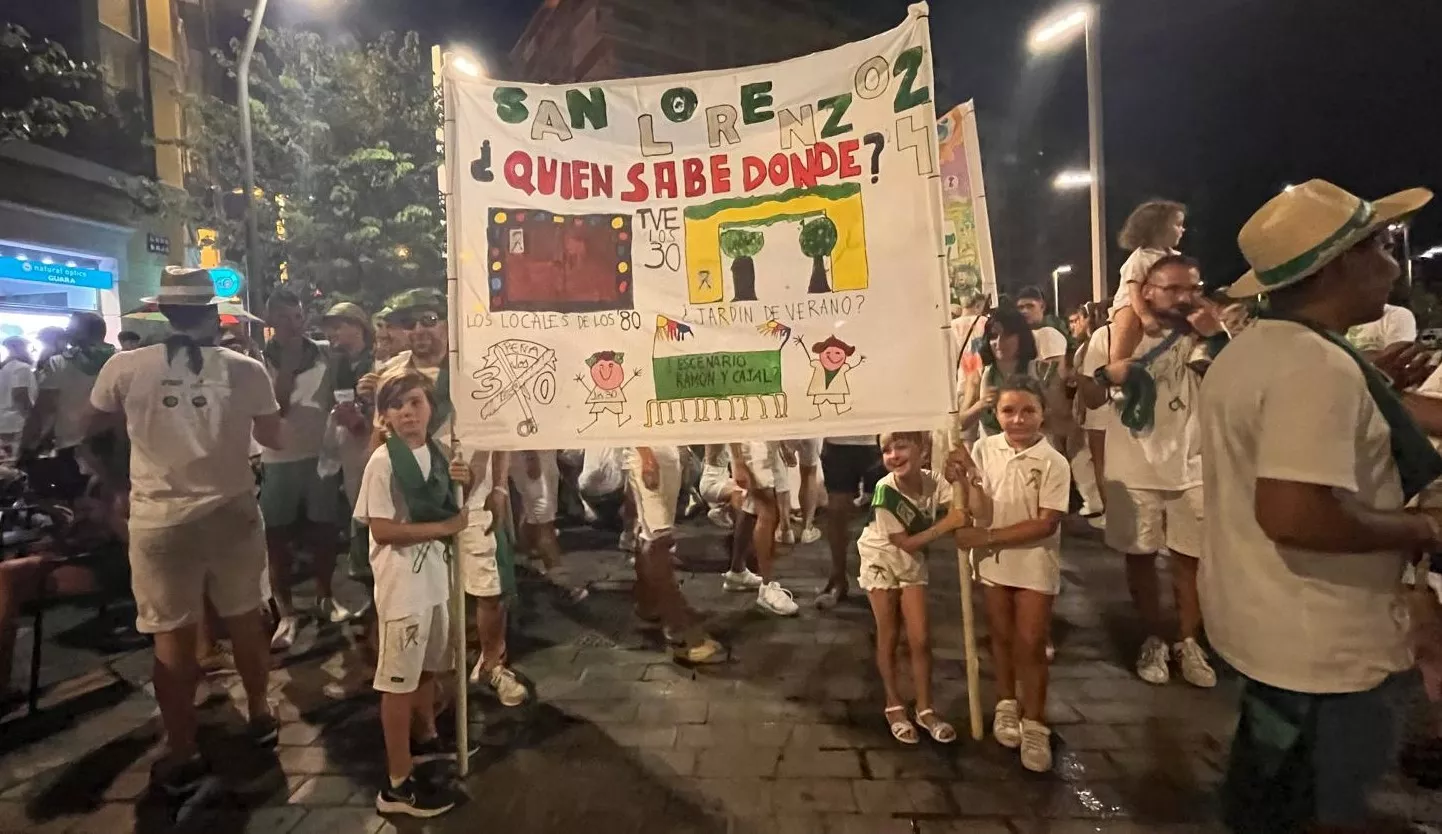Salida de la plaza de toros con la Banda de Música y las charangas de las Peñas. Foto Mercedes Manterola