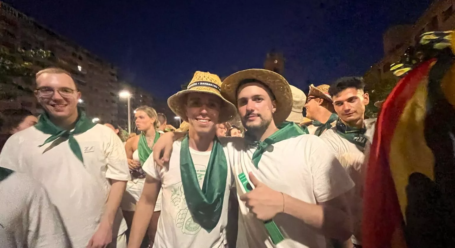 Salida de la plaza de toros con la Banda de Música y las charangas de las Peñas. Foto Mercedes Manterola