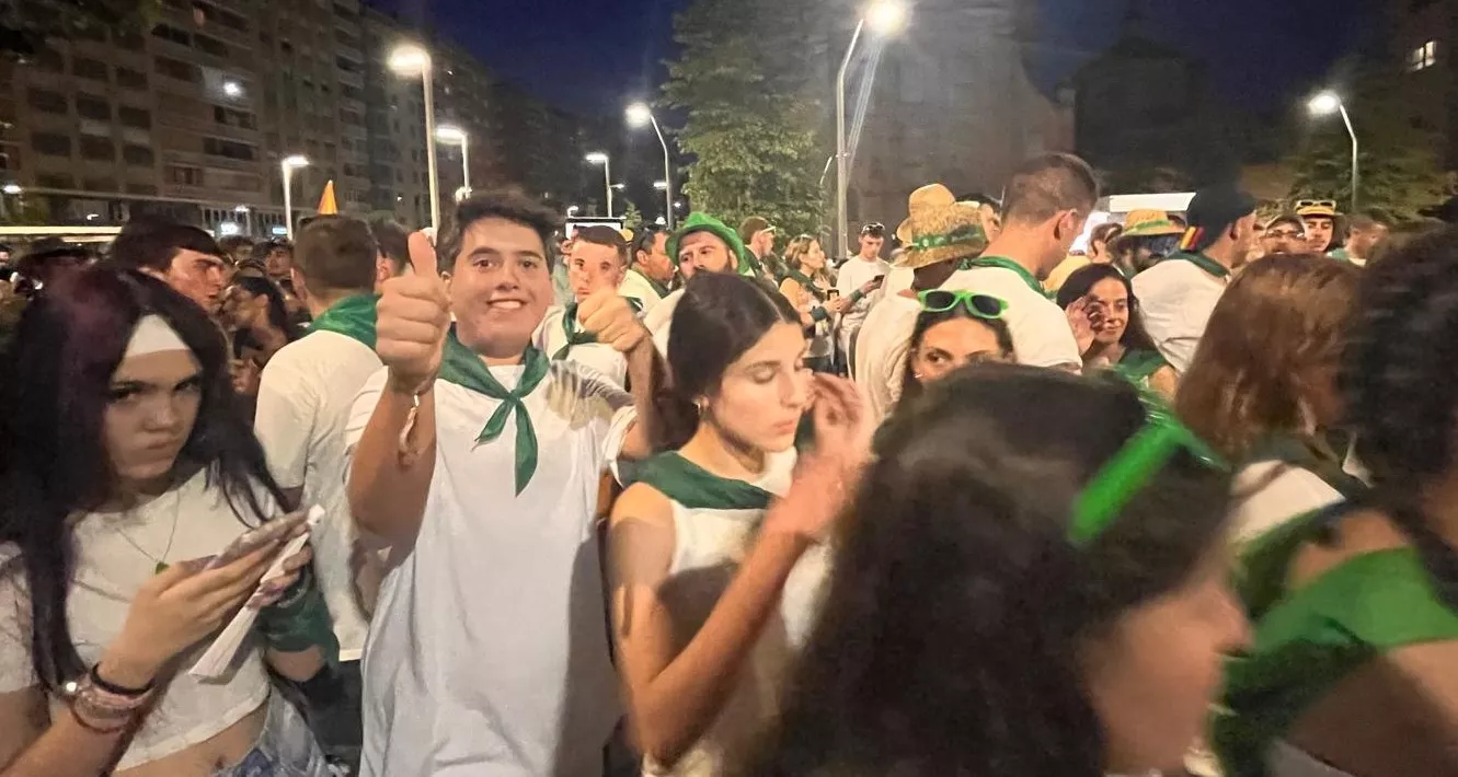Salida de la plaza de toros con la Banda de Música y las charangas de las Peñas. Foto Mercedes Manterola