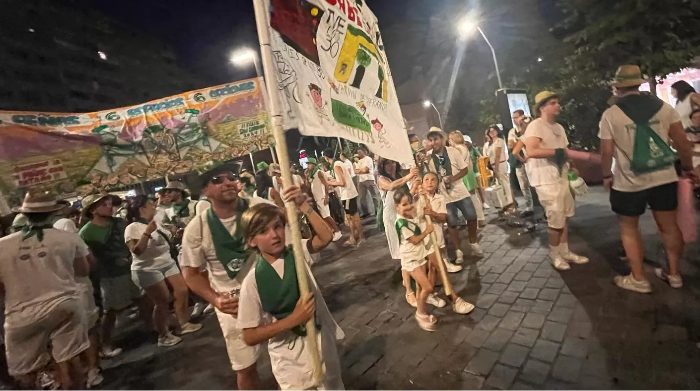 Salida de la plaza de toros con la Banda de Música y las charangas de las Peñas. Foto Mercedes Manterola
