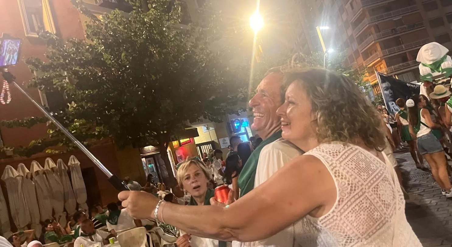 Salida de la plaza de toros con la Banda de Música y las charangas de las Peñas. Foto Mercedes Manterola