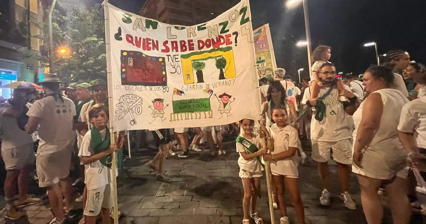 Salida de la plaza de toros con la Banda de Música y las charangas de las Peñas. Foto Mercedes Manterola