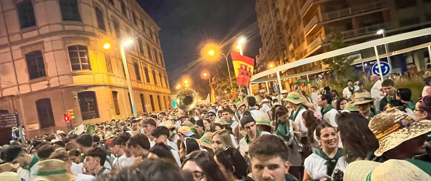 Salida de la plaza de toros con la Banda de Música y las charangas de las Peñas. Foto Mercedes Manterola