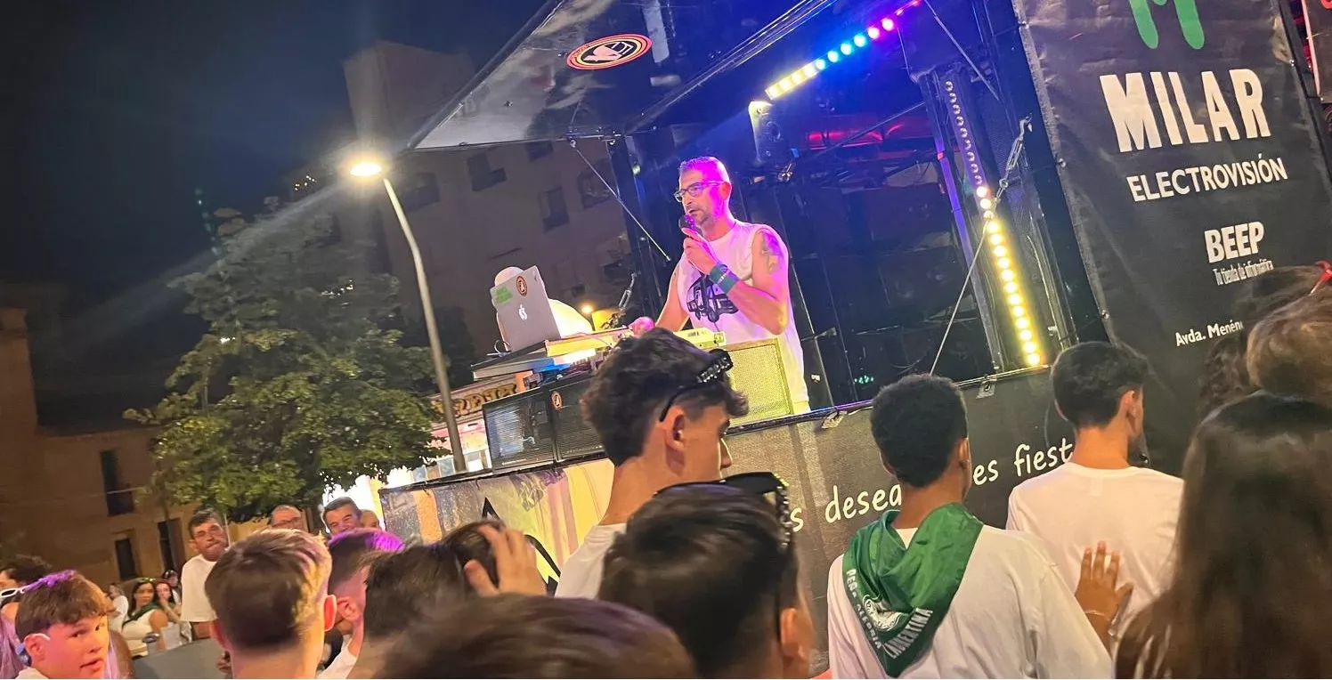 Salida de la plaza de toros con la Banda de Música y las charangas de las Peñas. Foto Mercedes Manterola