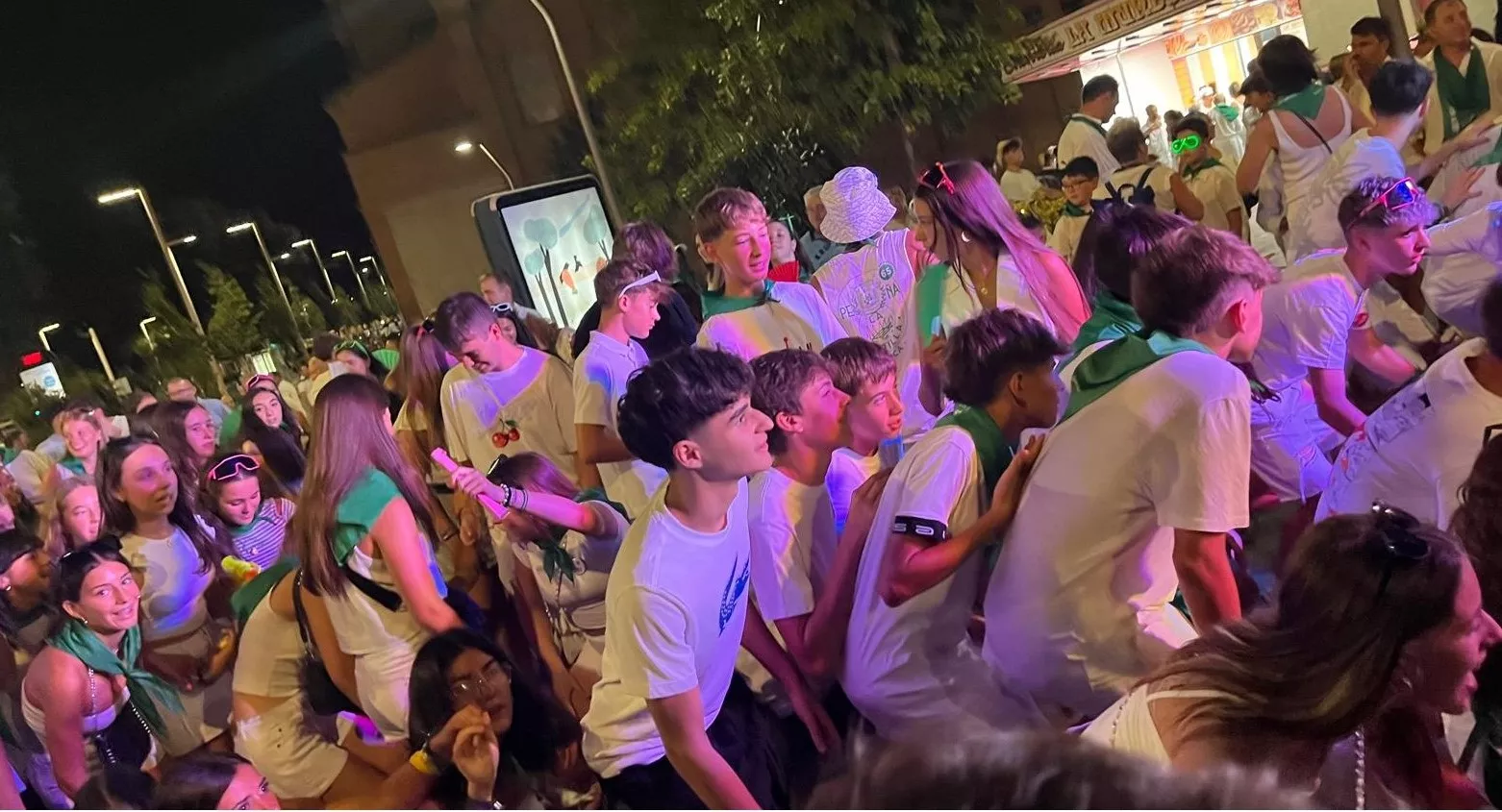 Salida de la plaza de toros con la Banda de Música y las charangas de las Peñas. Foto Mercedes Manterola