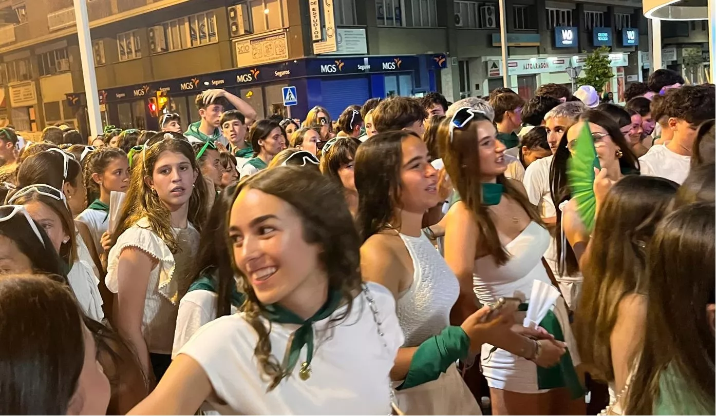 Salida de la plaza de toros con la Banda de Música y las charangas de las Peñas. Foto Mercedes Manterola