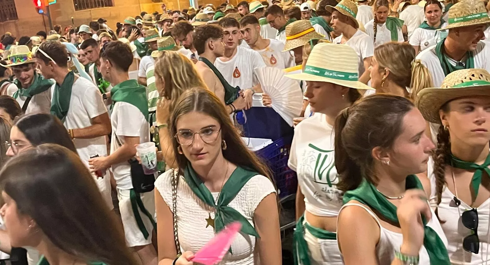 Salida de la plaza de toros con la Banda de Música y las charangas de las Peñas. Foto Mercedes Manterola