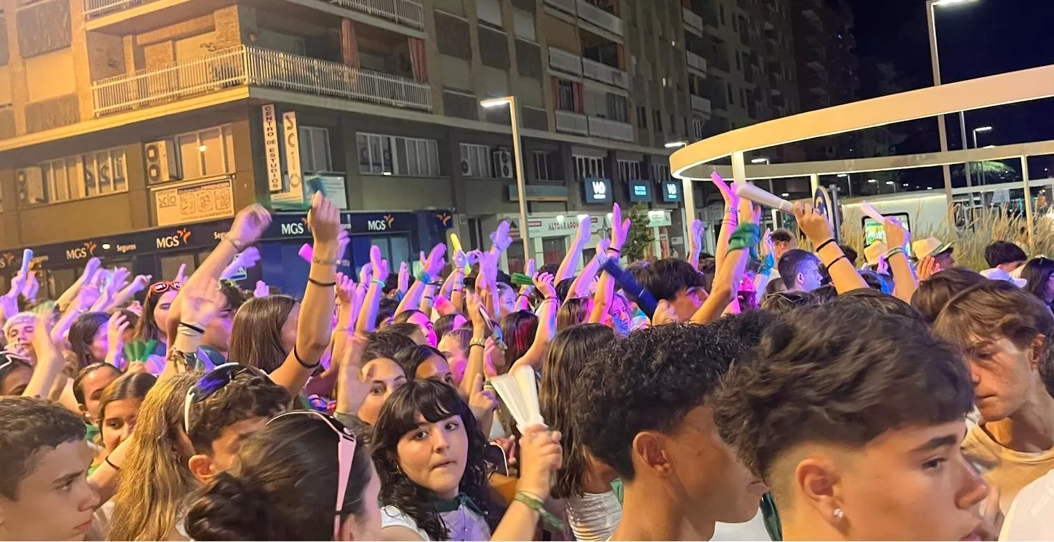 Salida de la plaza de toros con la Banda de Música y las charangas de las Peñas. Foto Mercedes Manterola