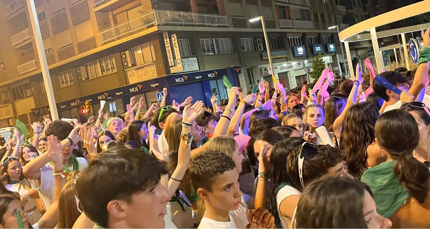 Salida de la plaza de toros con la Banda de Música y las charangas de las Peñas. Foto Mercedes Manterola