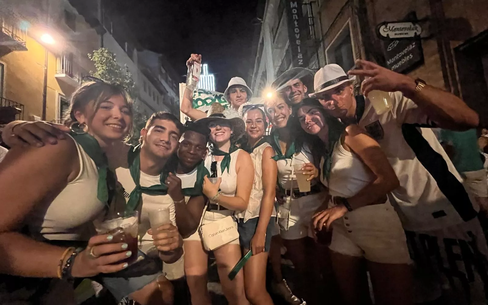 Salida de la plaza de toros con la Banda de Música y las charangas de las Peñas. Foto Mercedes Manterola