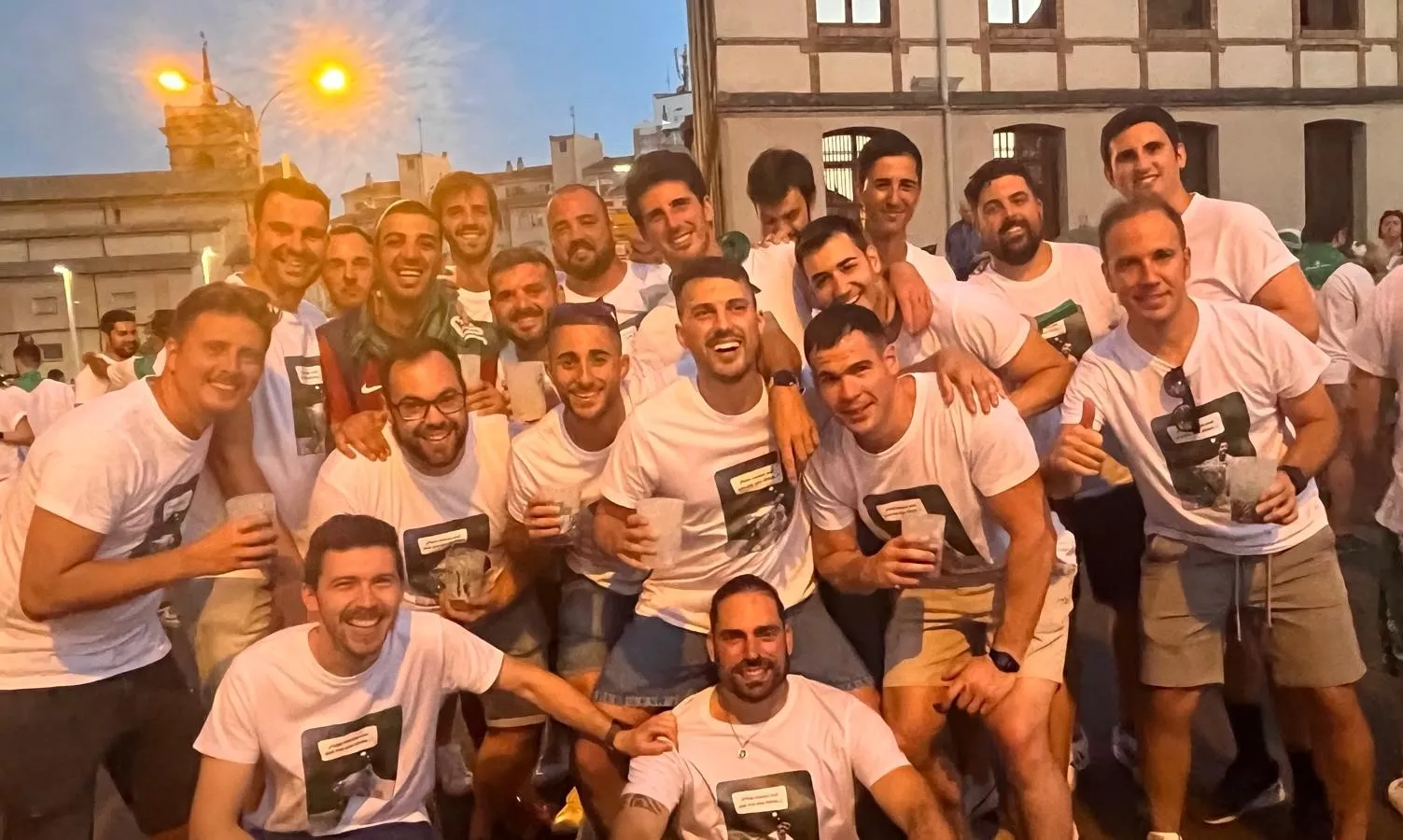 Salida de la plaza de toros con la Banda de Música y las charangas de las Peñas. Foto Mercedes Manterola