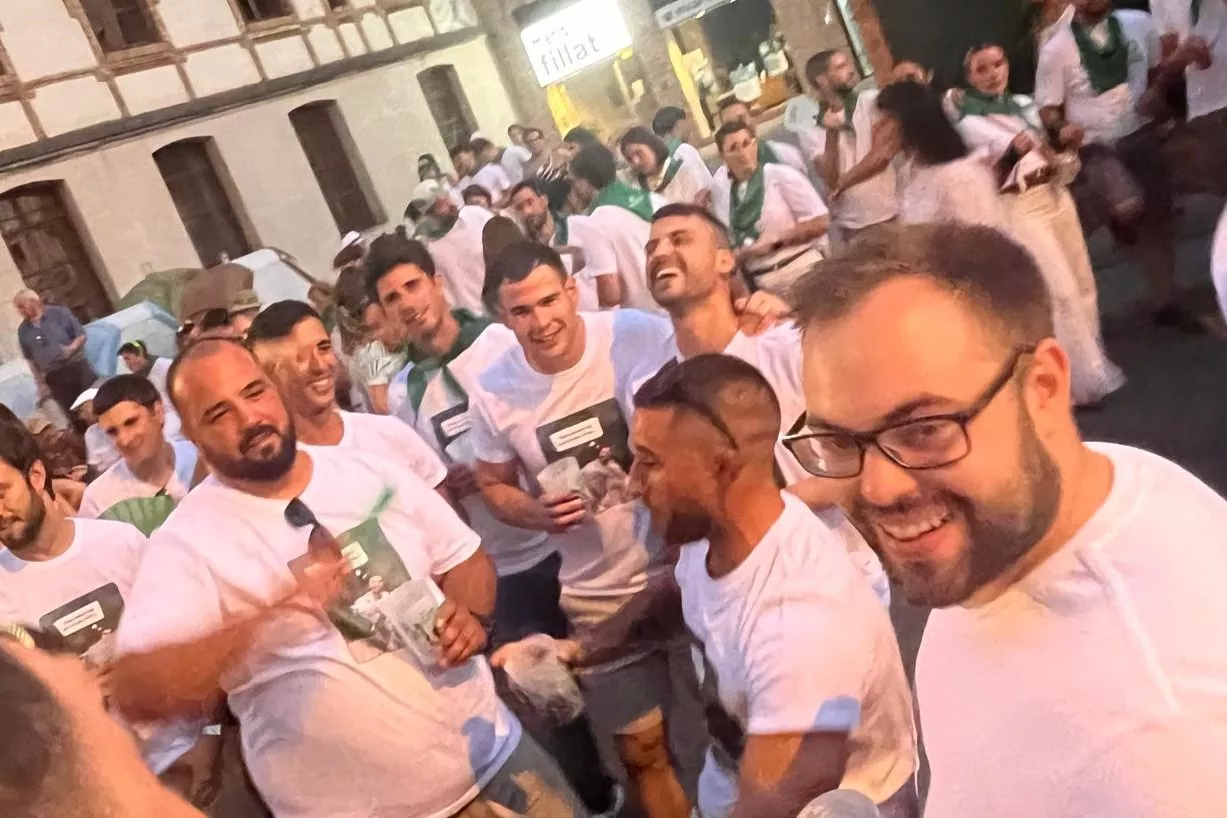 Salida de la plaza de toros con la Banda de Música y las charangas de las Peñas. Foto Mercedes Manterola