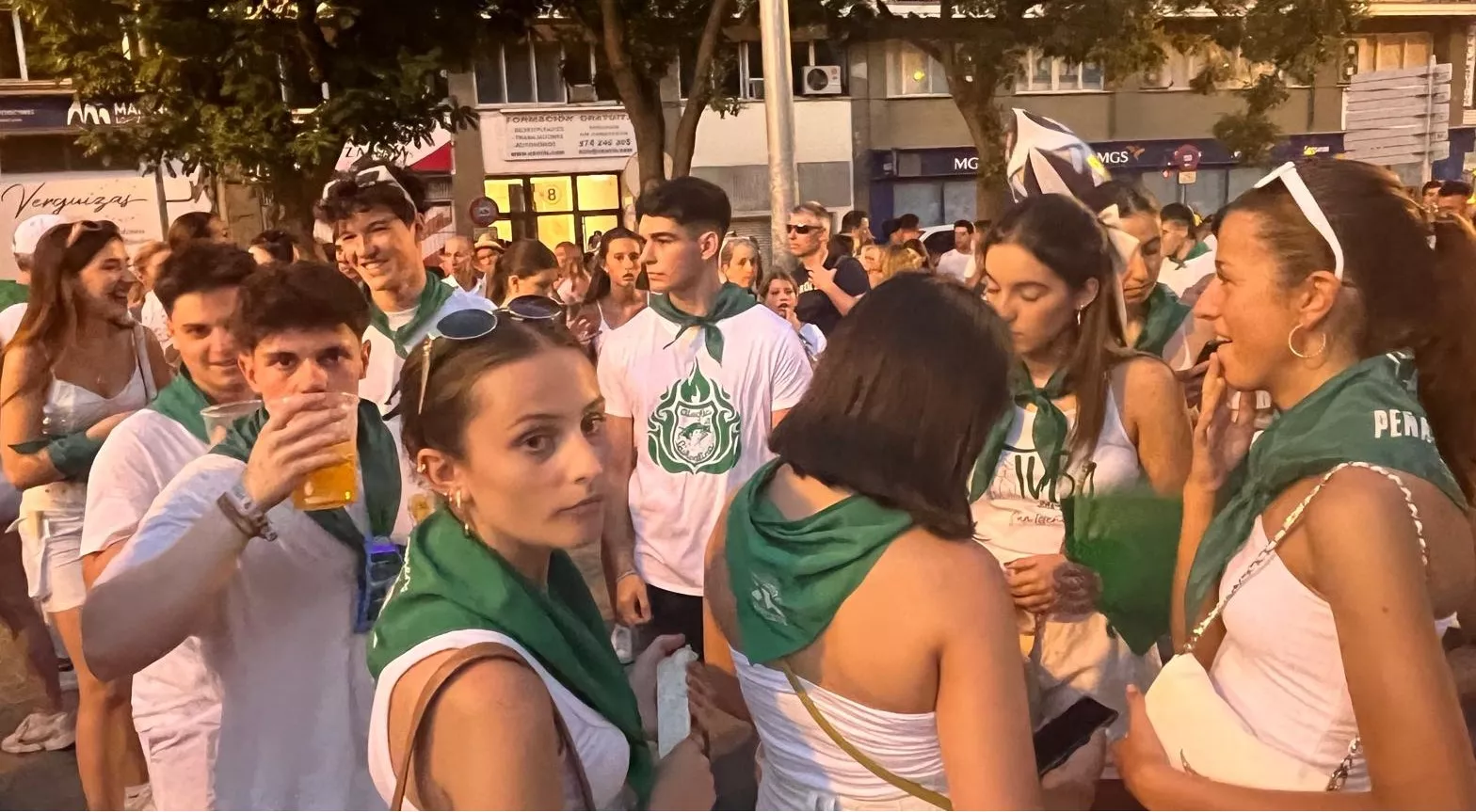 Salida de la plaza de toros con la Banda de Música y las charangas de las Peñas. Foto Mercedes Manterola