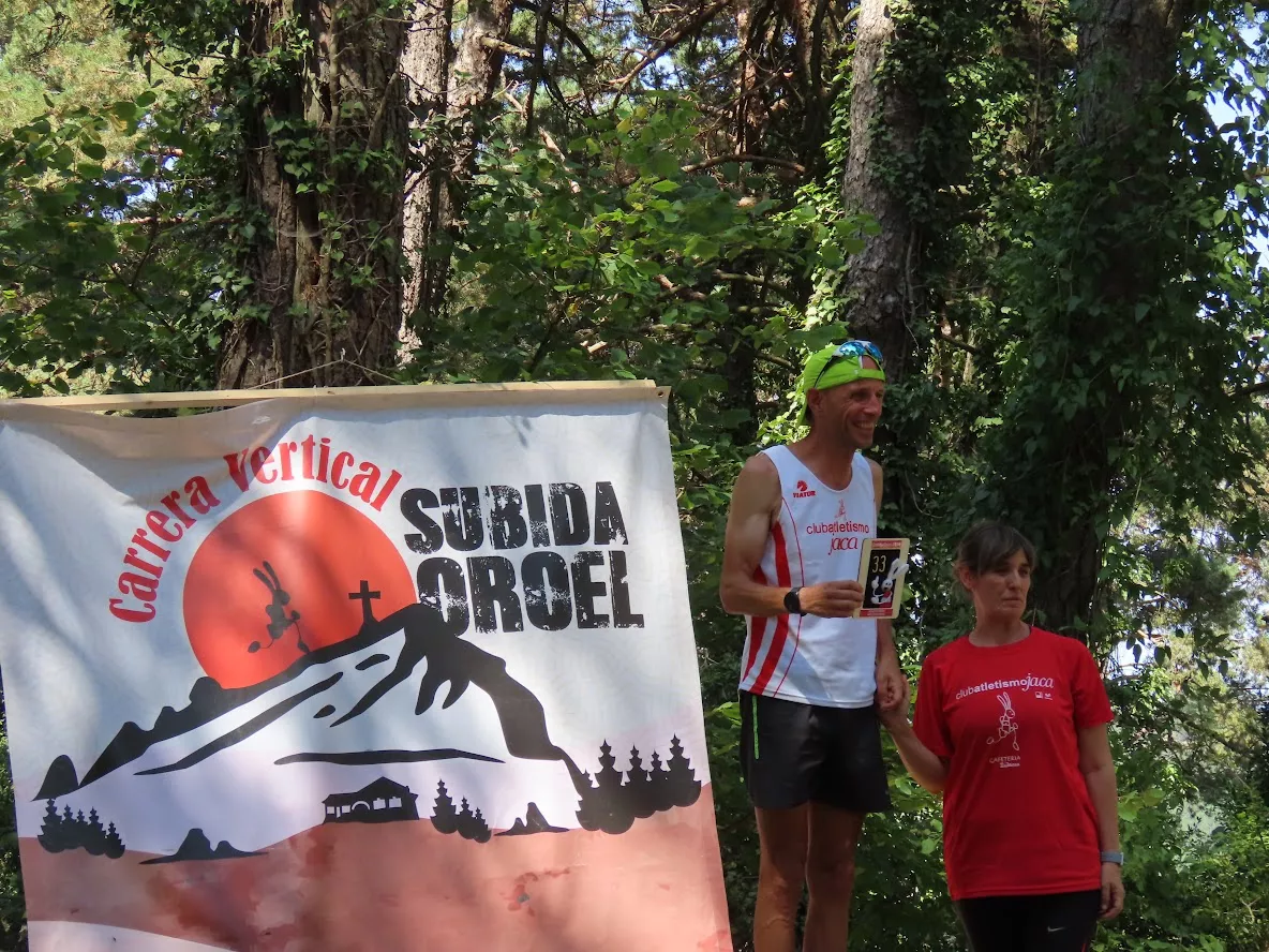 Subida a Oroel. Foto Ramón Ferrer