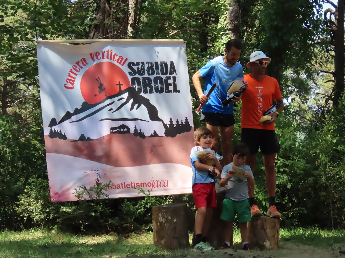 Subida a Oroel. Foto Ramón Ferrer 