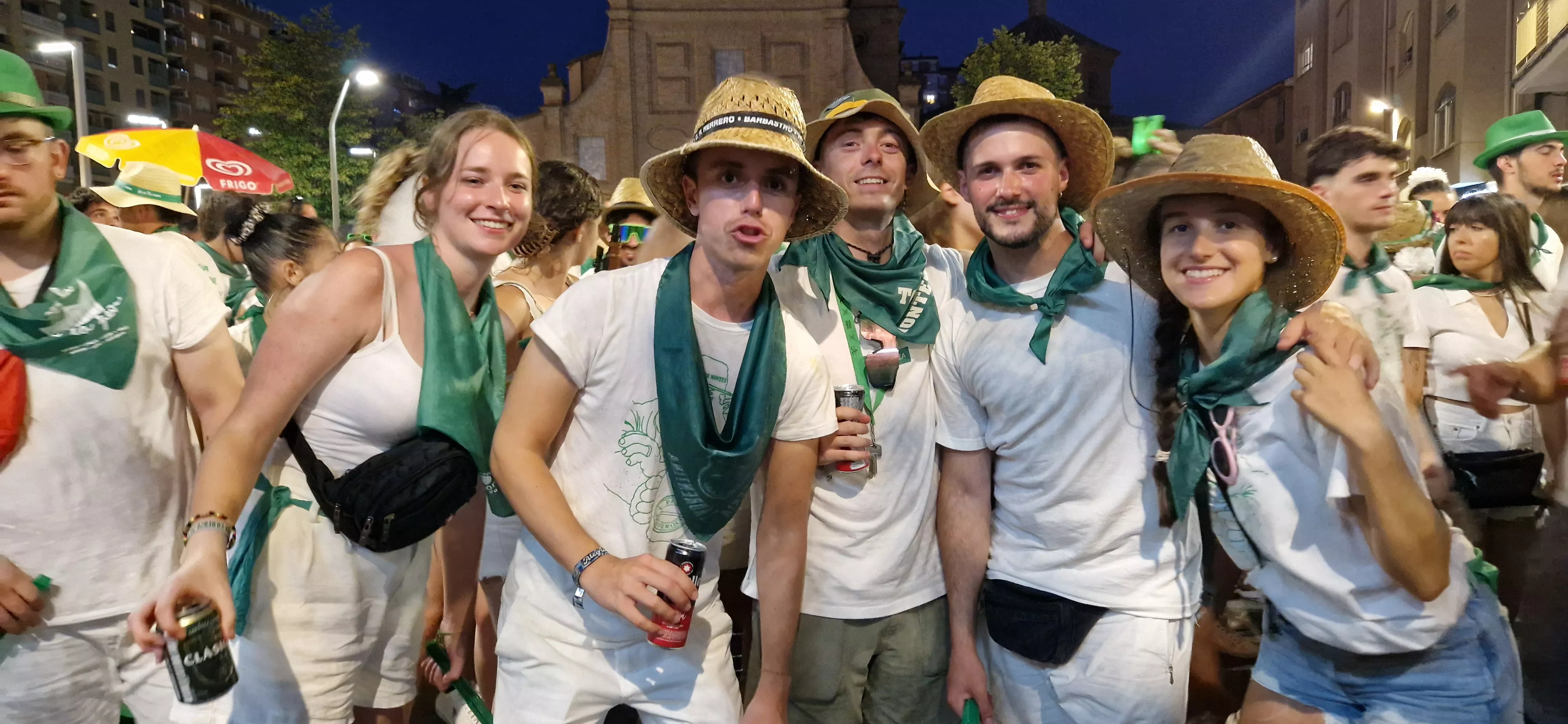Salida de la plaza de toros con la Banda de Música y las charangas de las Peñas. Foto Myriam Martínez