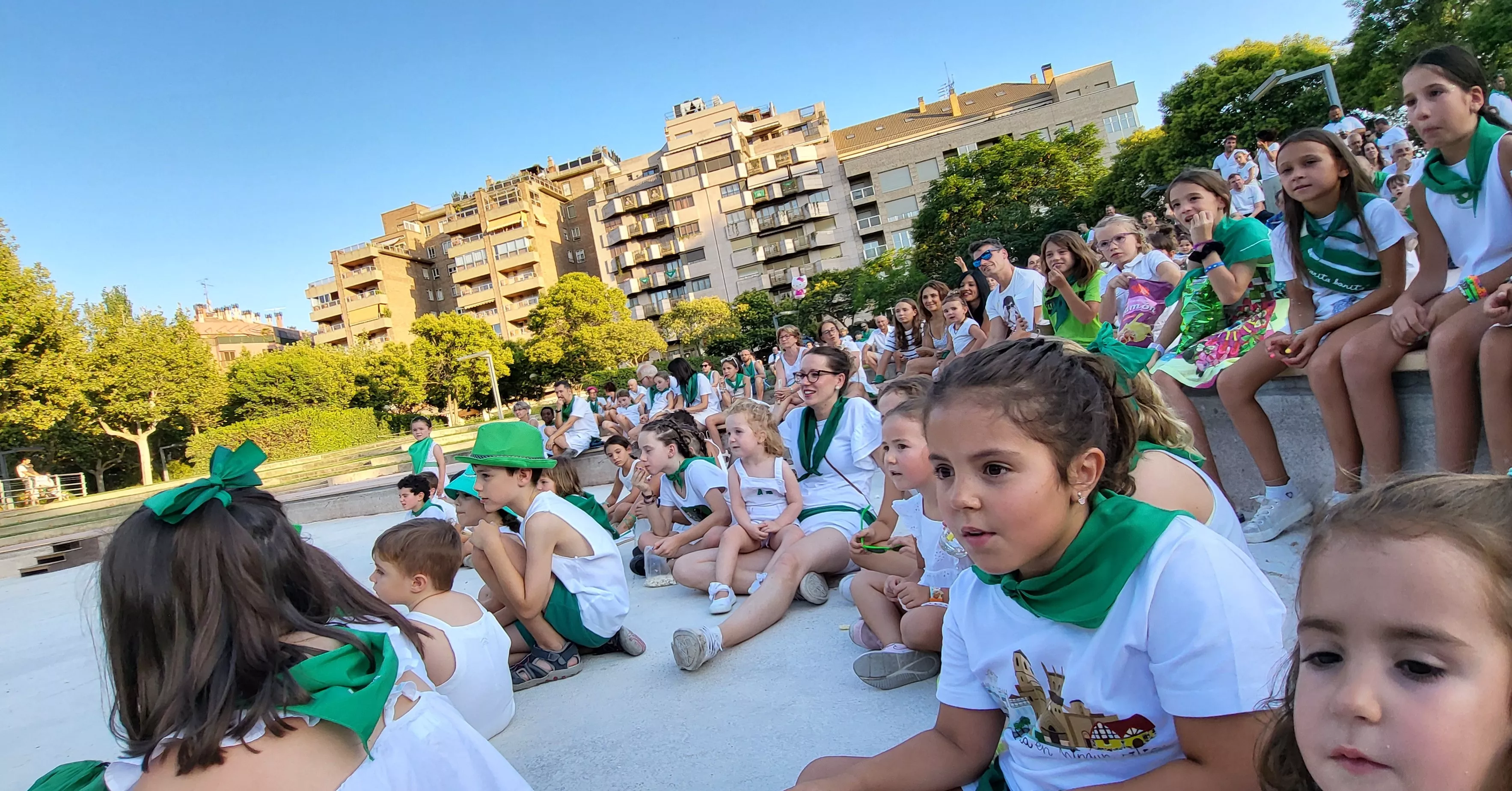 Actuación del Capitán Spriki dentro de las fiestas de San Lorenzo de Huesca. Foto Mercedes Manterola
