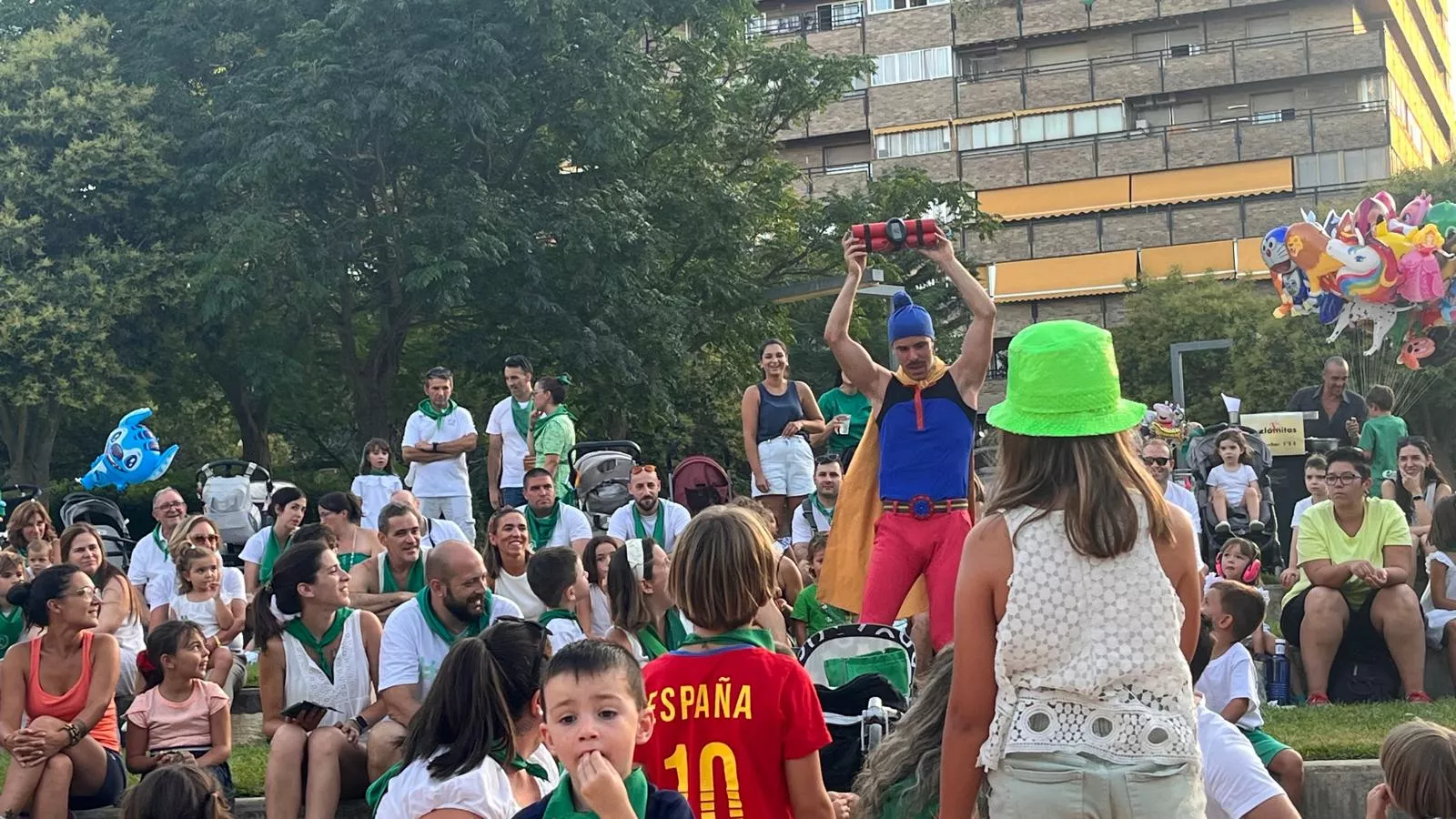 Actuación del Capitán Spriki dentro de las fiestas de San Lorenzo de Huesca. Foto Mercedes Manterola